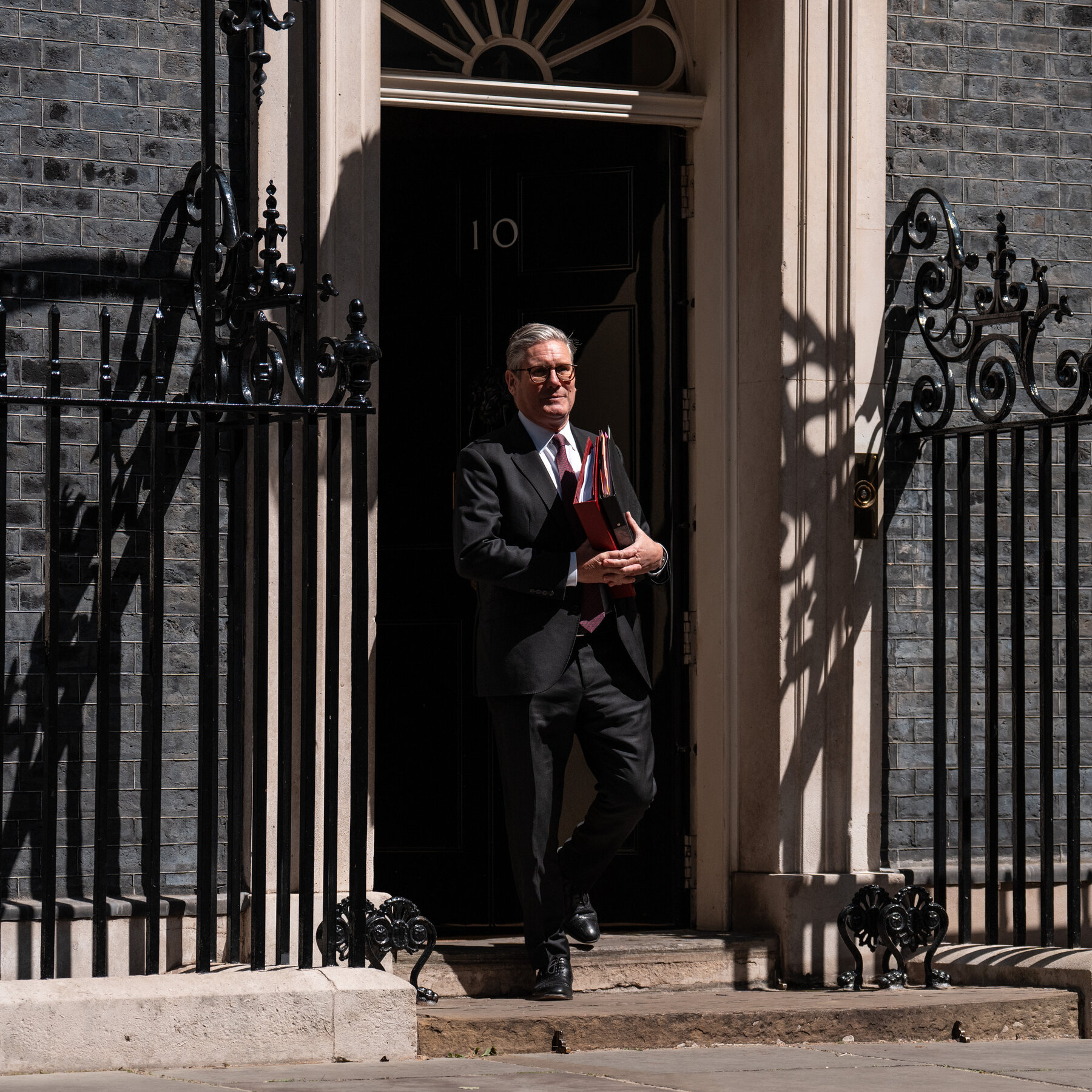 Starmer Backtracks on Planned Social Cuts, Raising Doubts About His Leadership