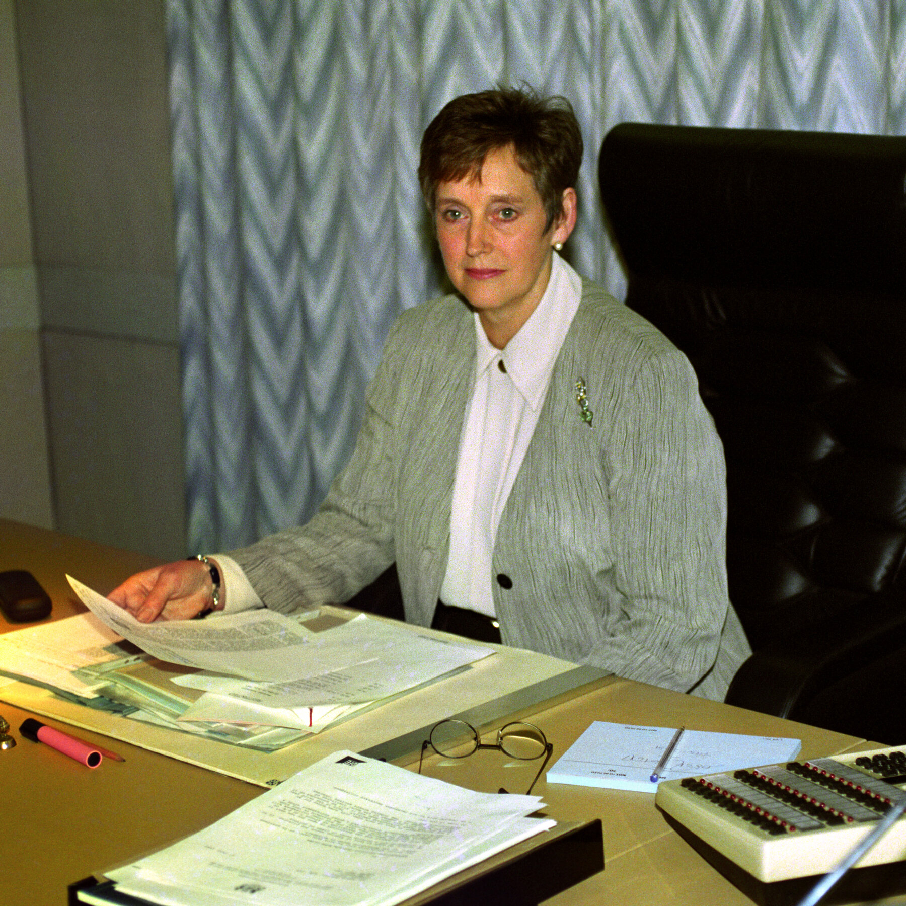 Stella Rimington, First Woman to Lead British Intelligence Agency, Dies at 90