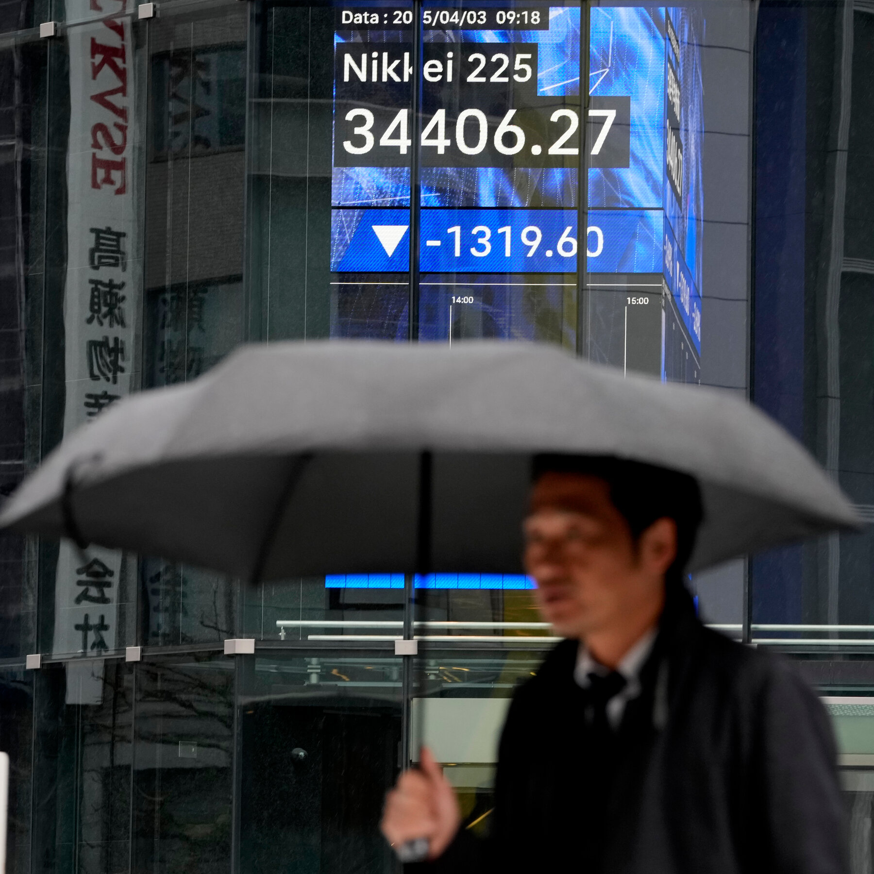 Stocks Fall Further as Concern About Tariffs Deepens