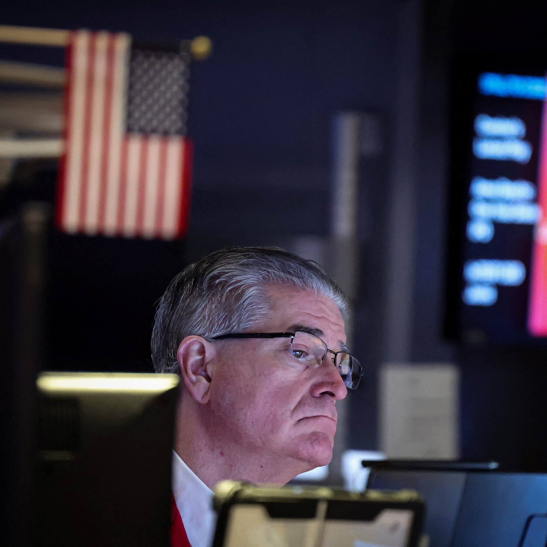 Stocks Slump Ahead of Trump’s Auto Tariffs
