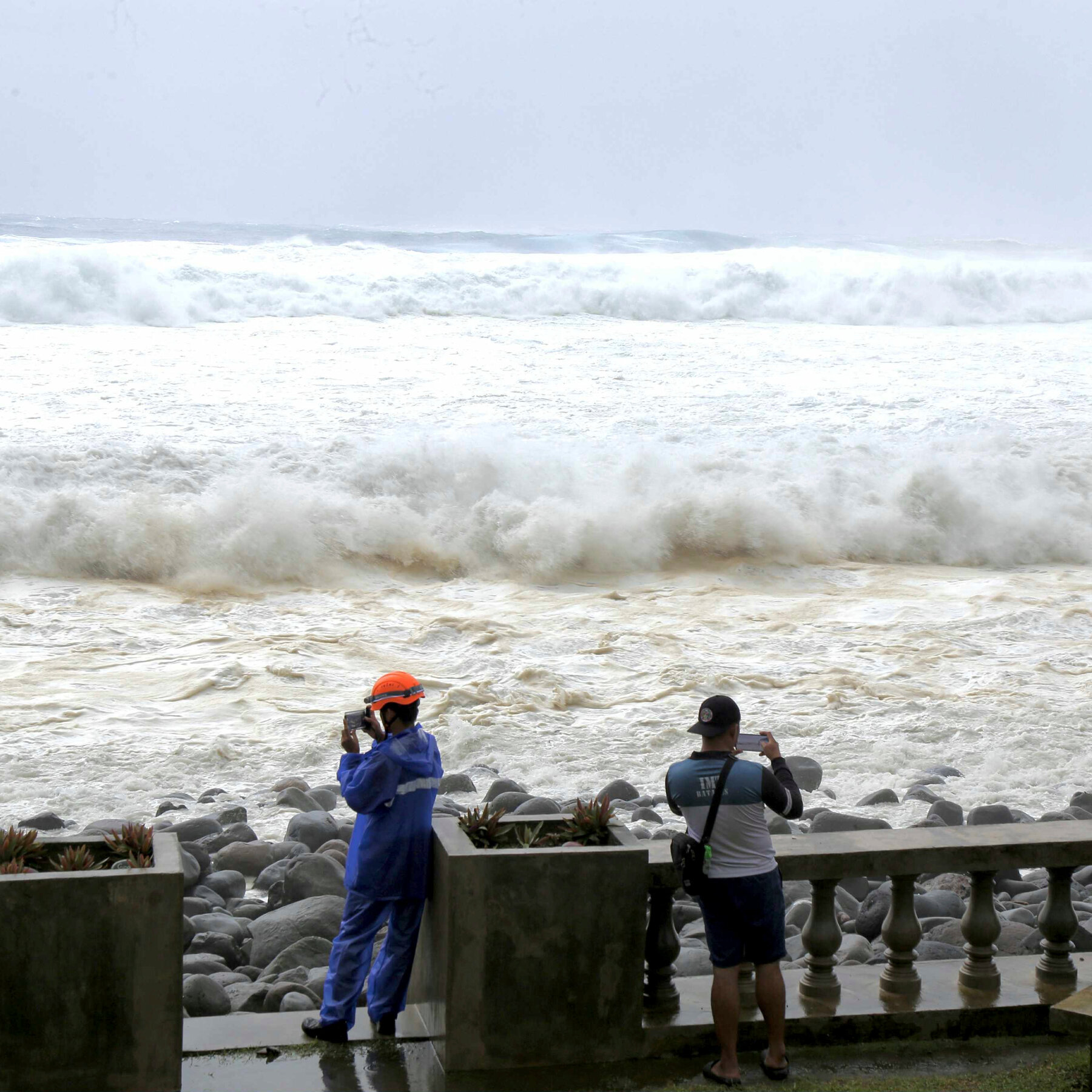 Super Typhoon Ragasa Hits the Philippines, Headed for Hong Kong