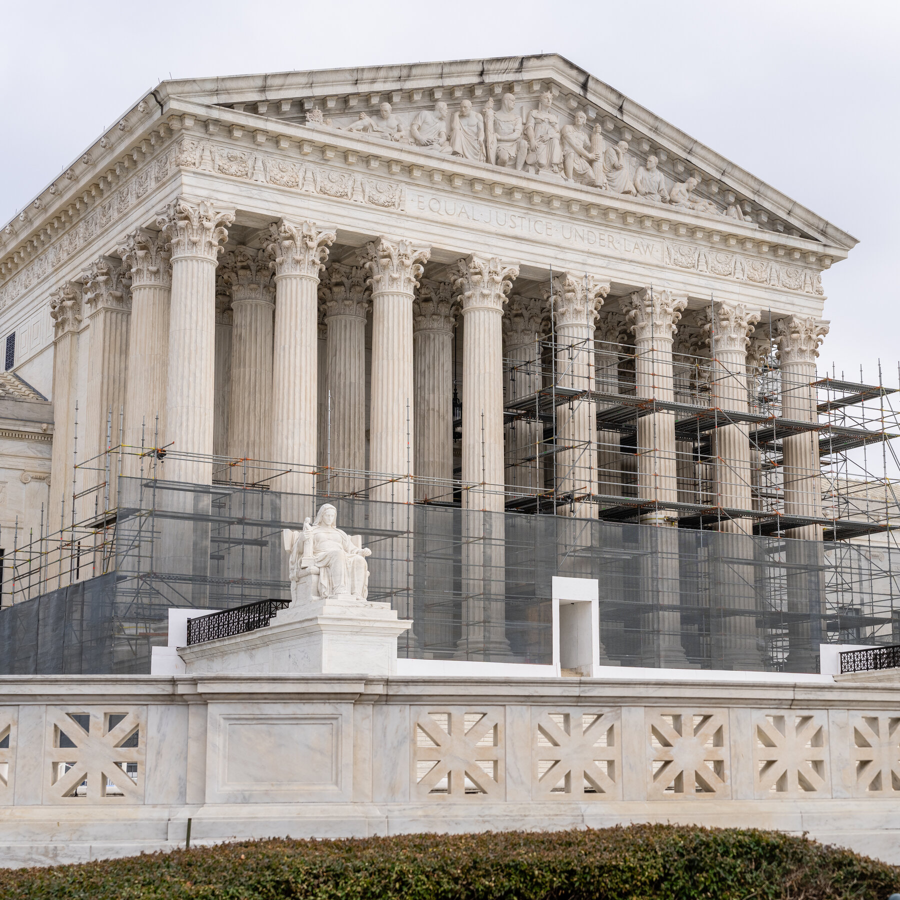 Supreme Court Considers Suit Over F.B.I.’s Raid of the Wrong House
