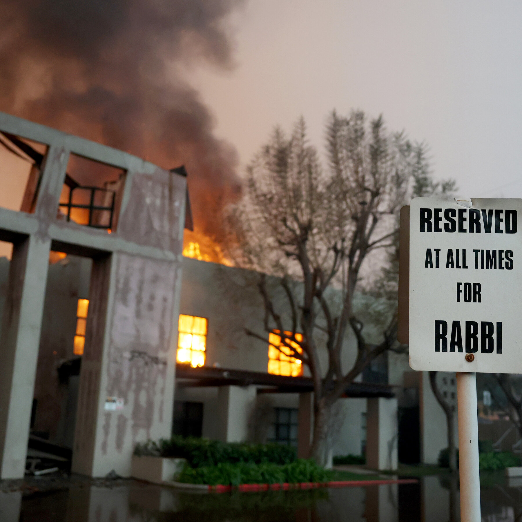 Synagogue Congregation Grieves in Borrowed Home After L.A. Fires