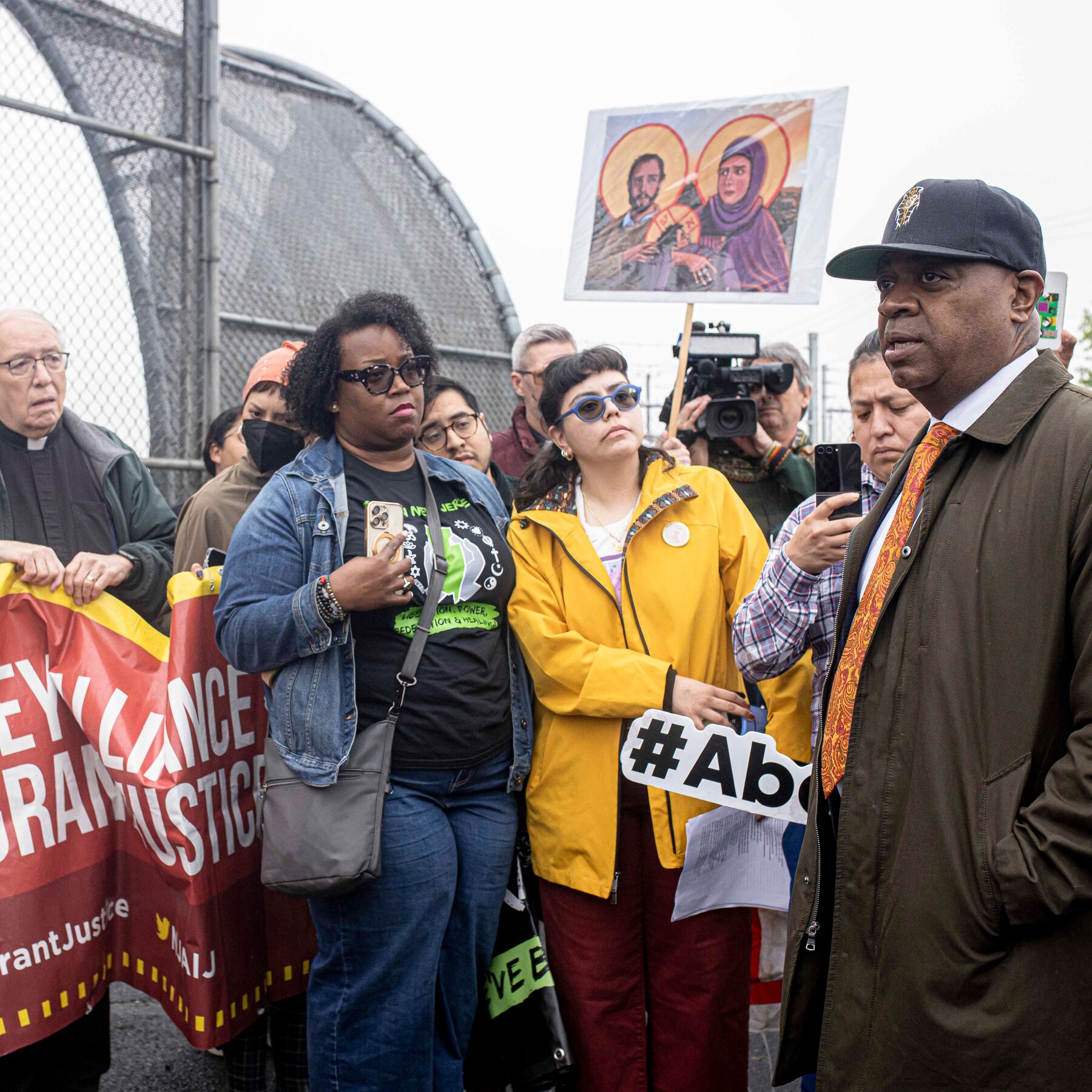 Tense Standoff at New ICE Detention Center as Mayor Joins Protest