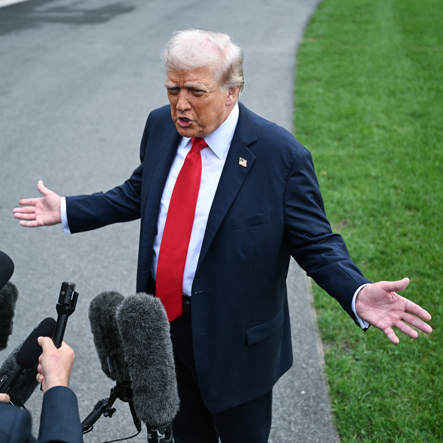 The Fed’s cautious approach to defending itself against Trump is drawing scrutiny.