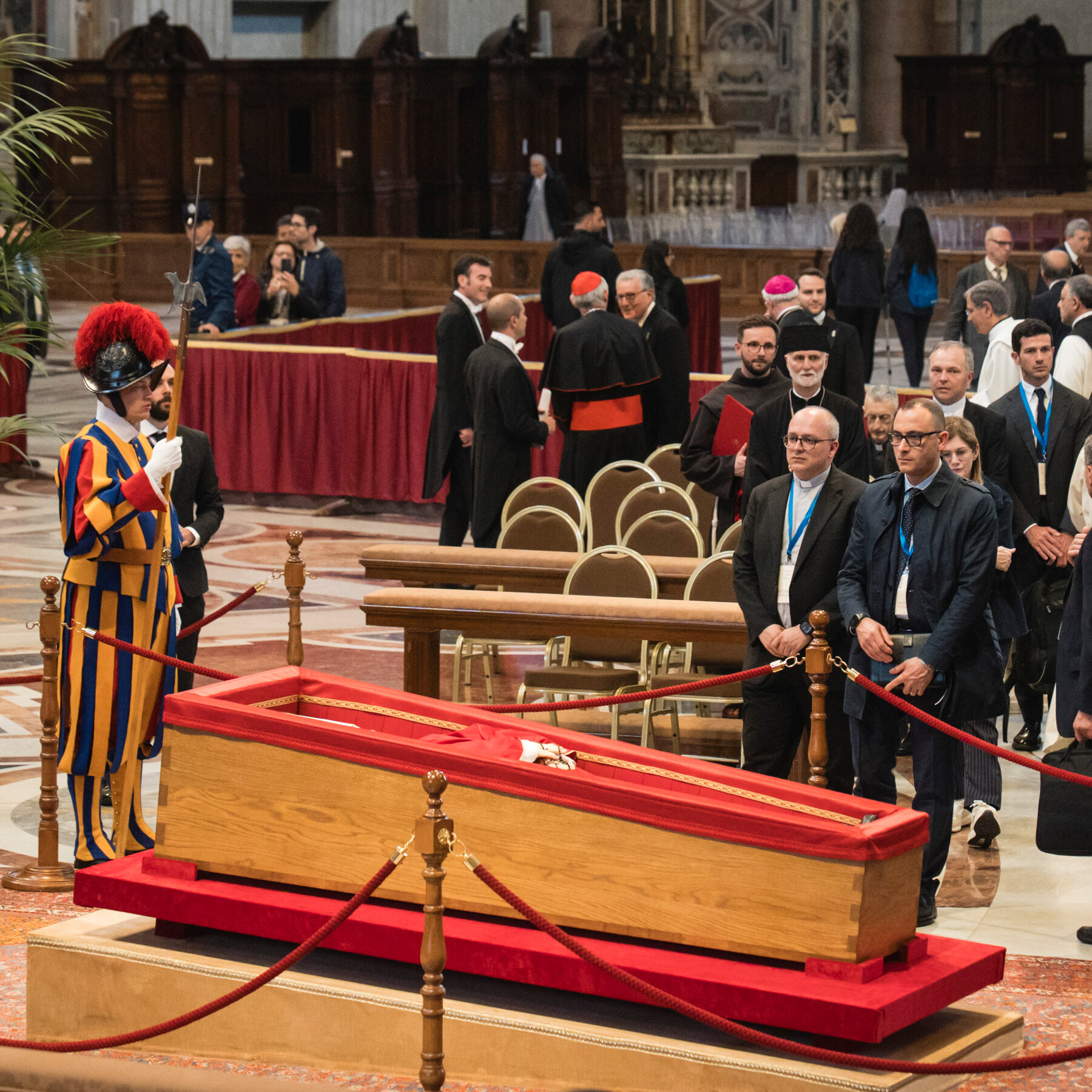 The funeral plan is simple (for a pope).