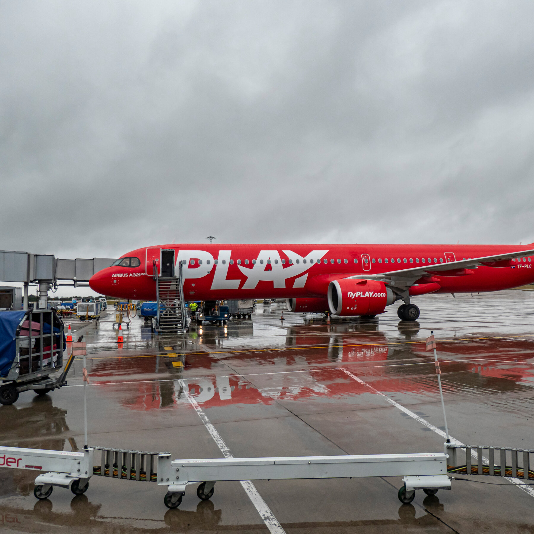The Low-Cost Icelandic Airline Play Suddenly Folds, Leaving Passengers Stranded
