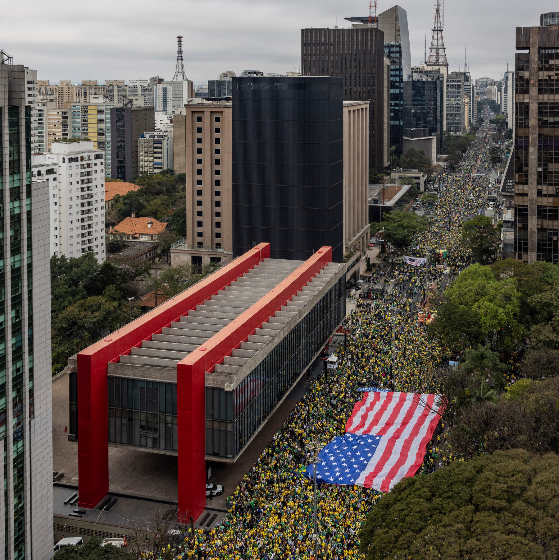 The New Symbol of the Brazilian Right: the American Flag
