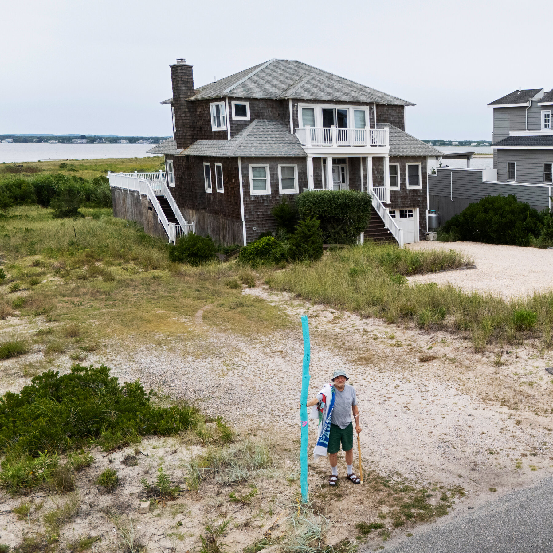 Their Beach Home in the Hamptons Is a Driveway