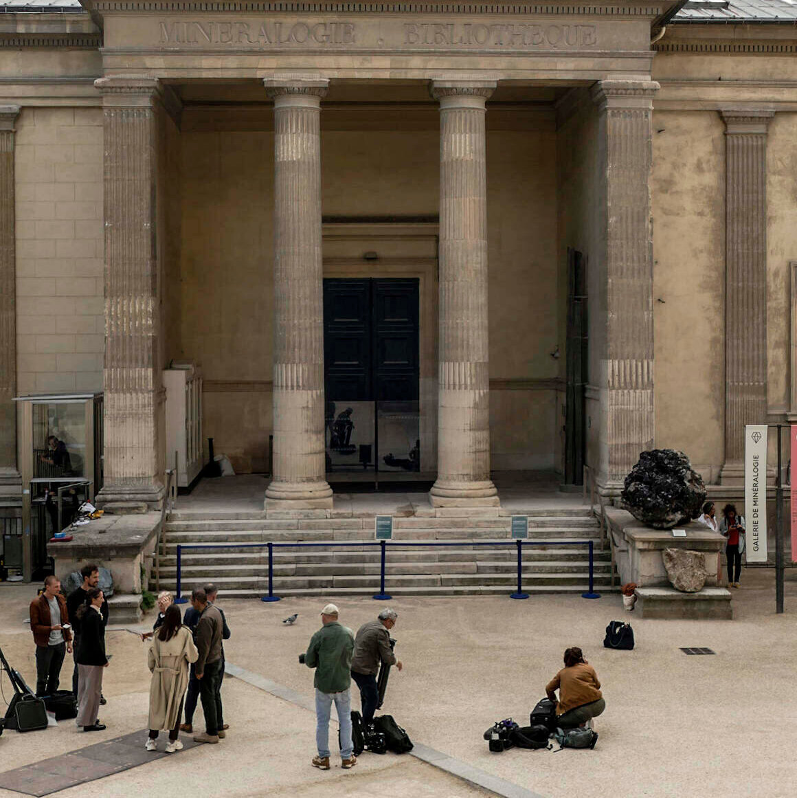 Thieves Steal $700,000 in Gold From Natural History Museum in Paris