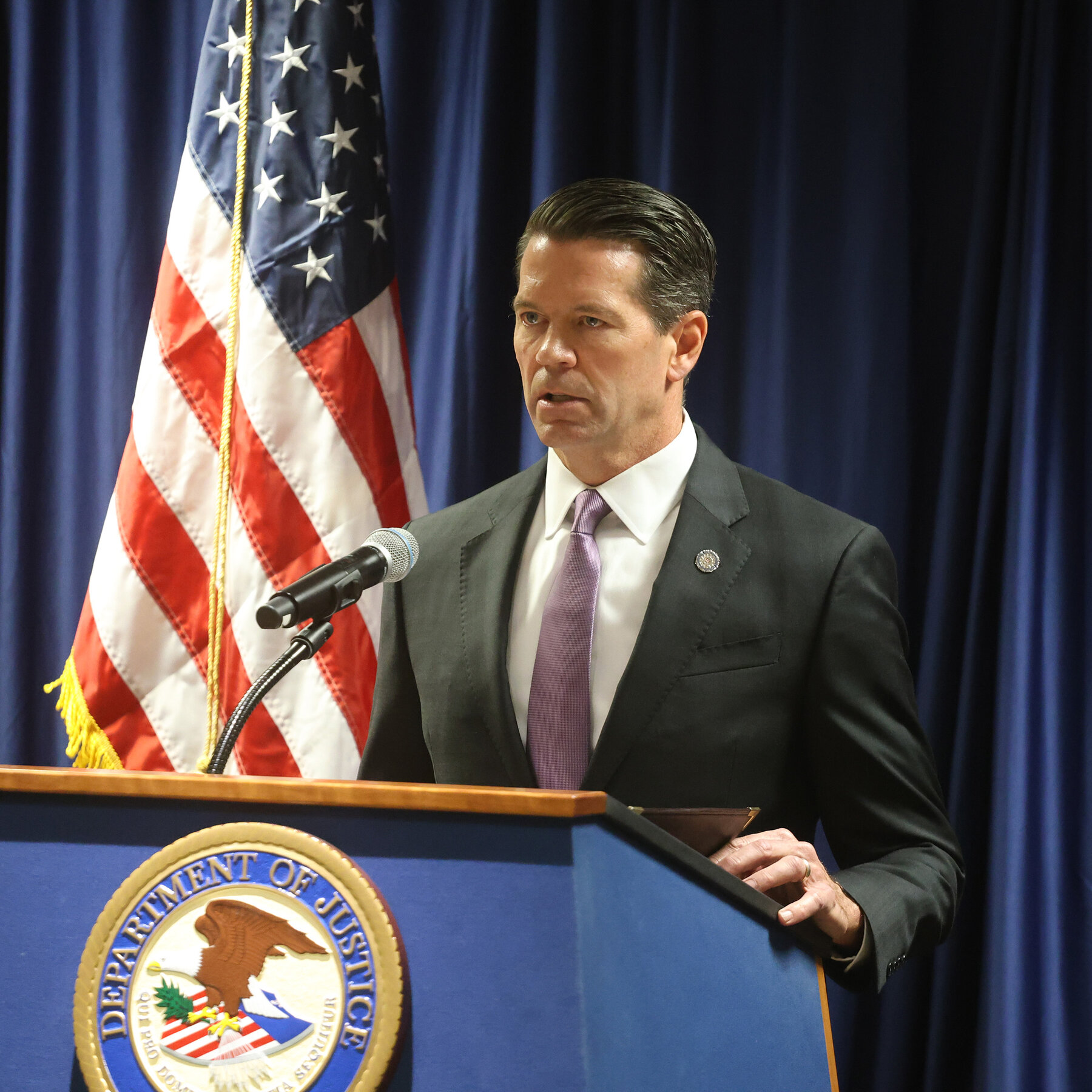 Top F.B.I. Agent in New York Vows to ‘Dig In’ After Removals at Agency
