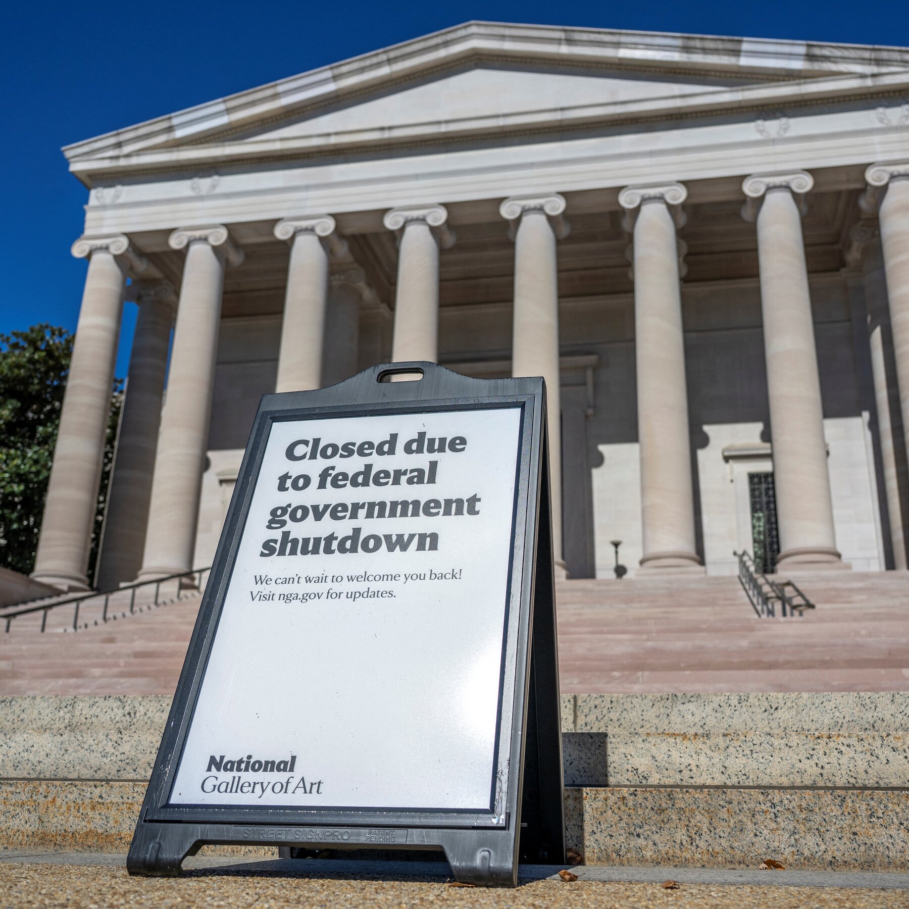 Tourism in Washington, D.C., Suffers as Government Shutdown Drags On