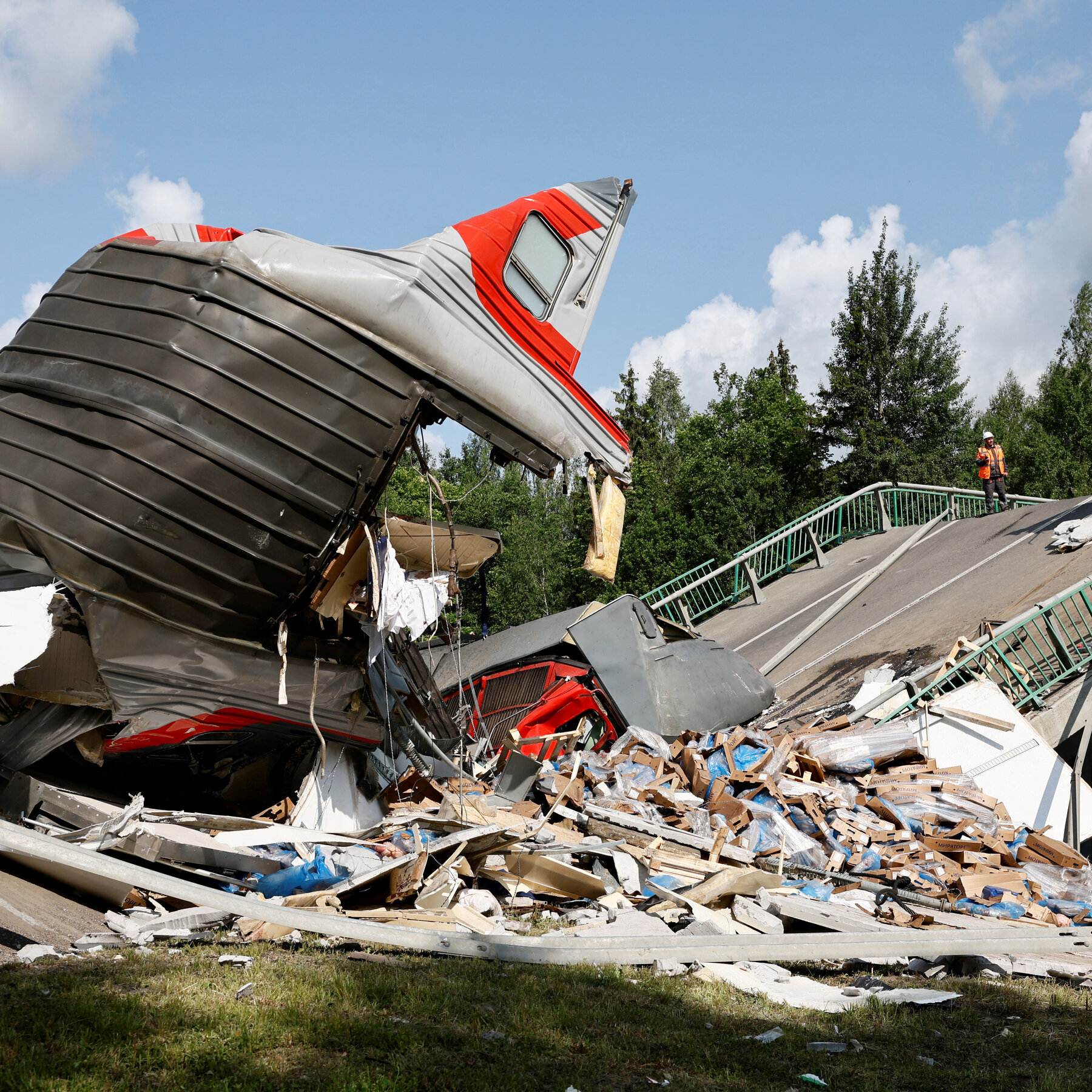 Train Derails in Western Russia After Bridge Collapse, Killing at Least 7