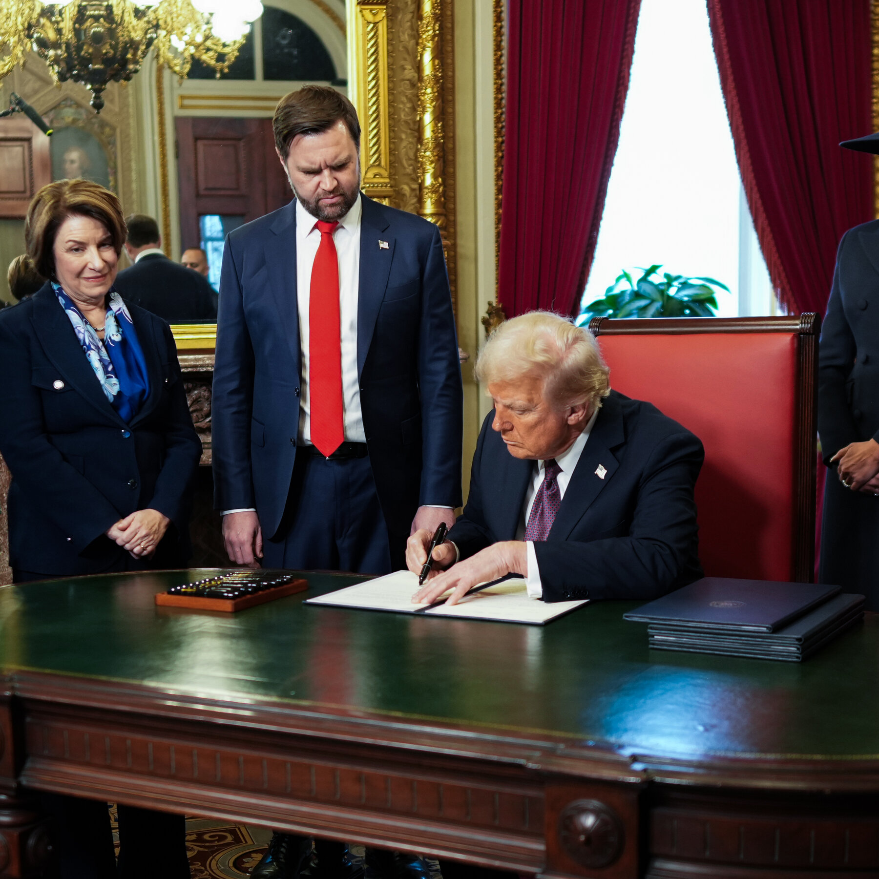 Trump Announces a Raft of Measures to Promote Fossil Fuels