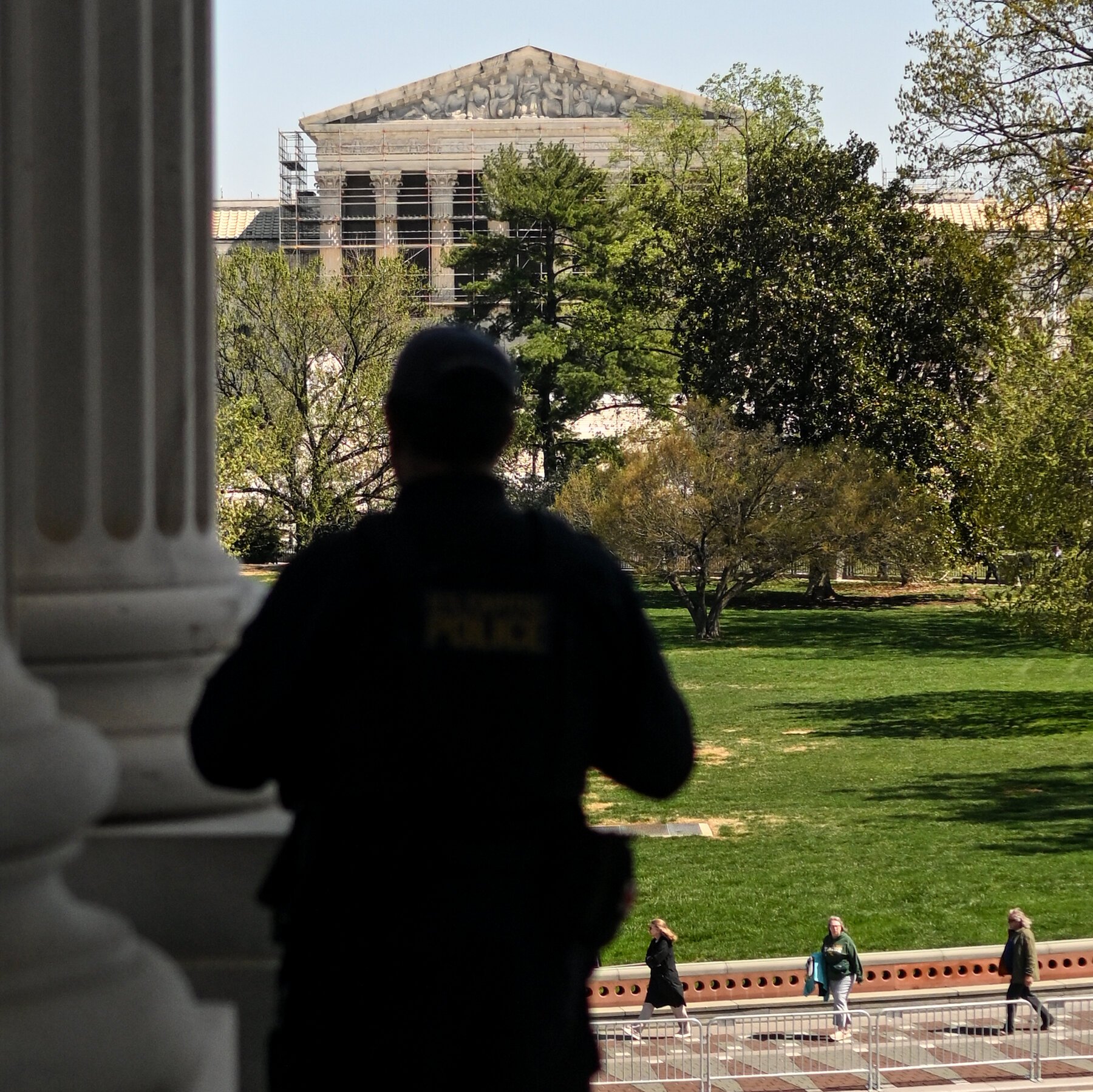 Trump Asks Supreme Court to Block Order to Return Man Wrongly Deported to El Salvador