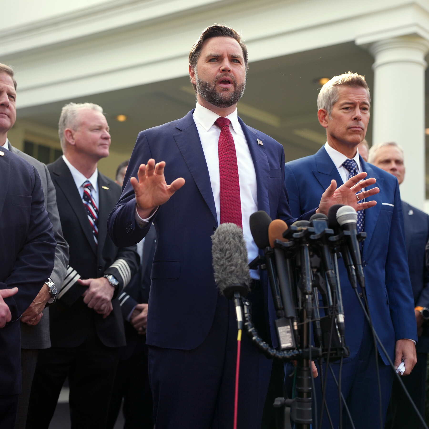 Trump Officials Warn of Air Travel ‘Disaster’ in November