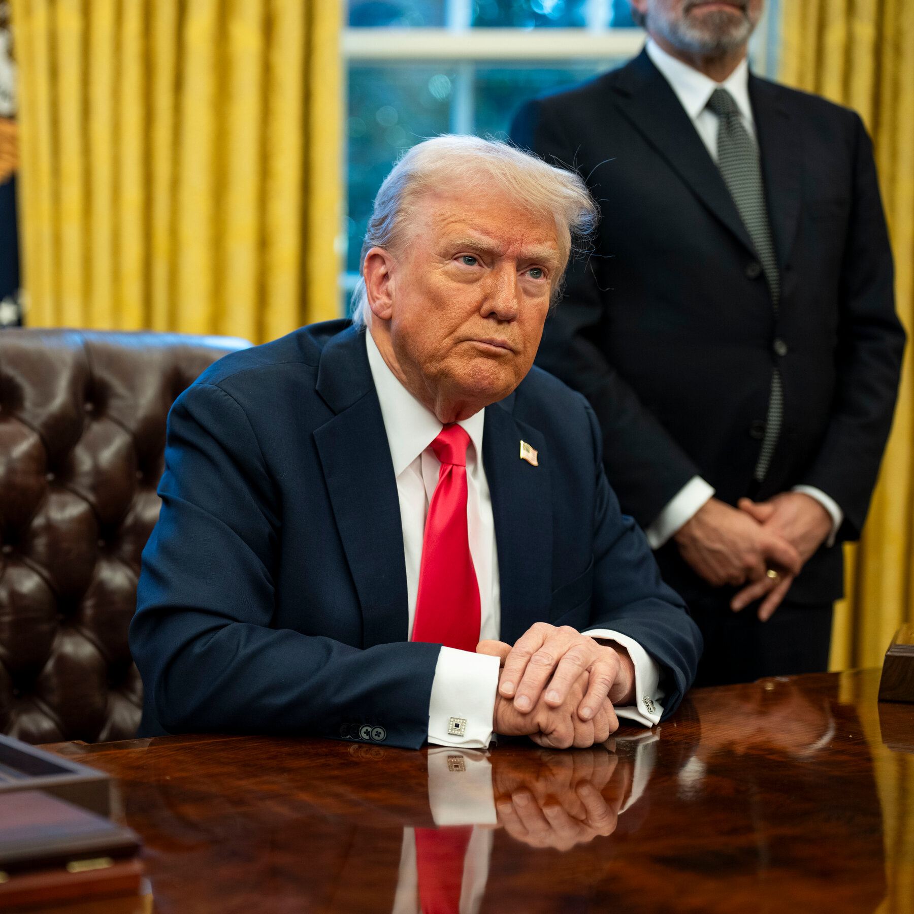 Trump Plans ‘Gold Card’ Alternative to Green Cards for ‘High Level People’