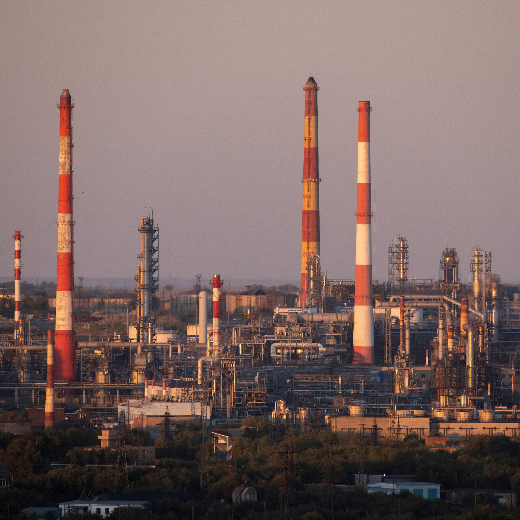 Trump Pushes E.U. to Stop Buying Oil and Gas From Russia