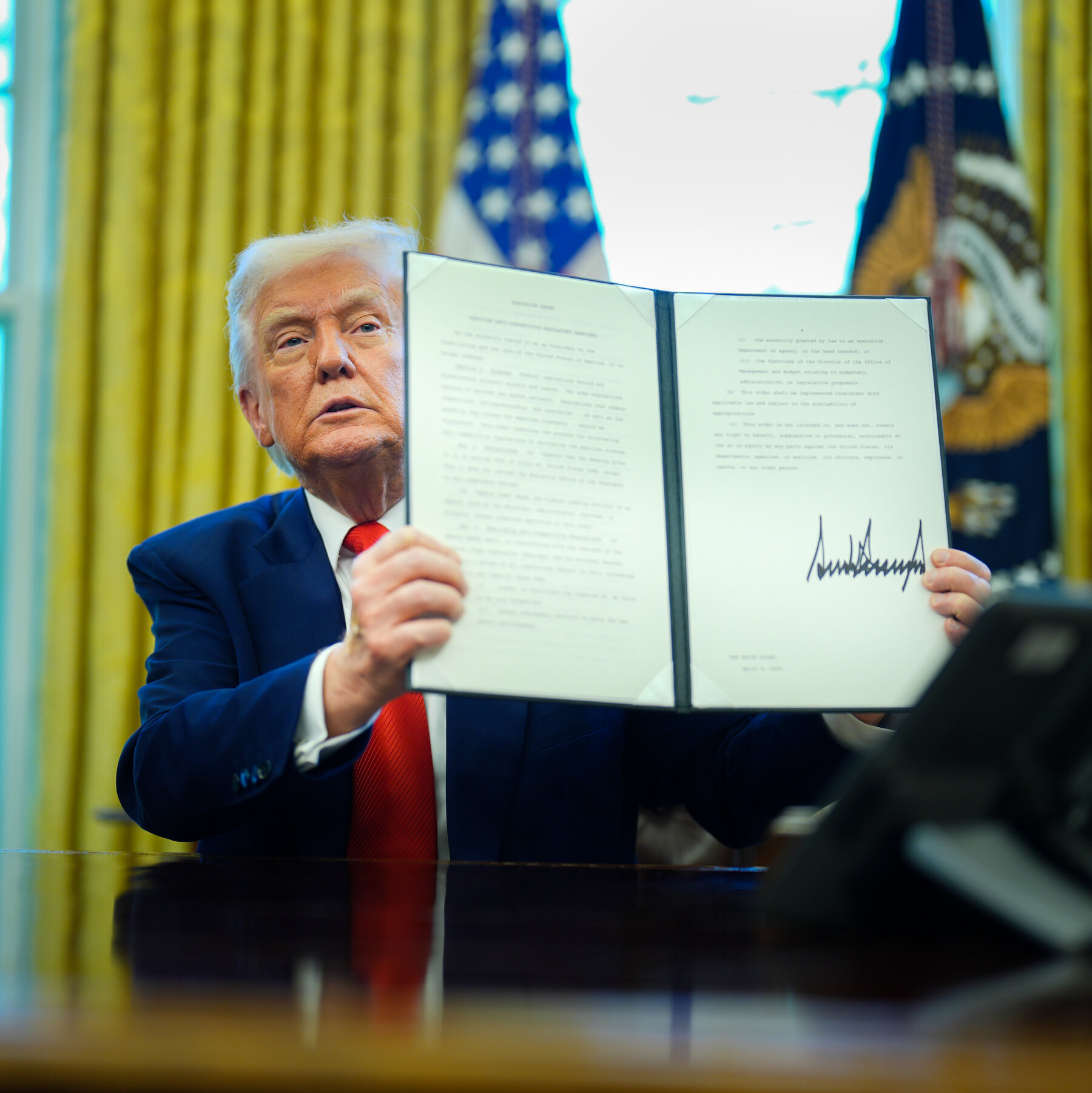 Trump Signs Orders Punishing Those Who Opposed His 2020 Election Lies