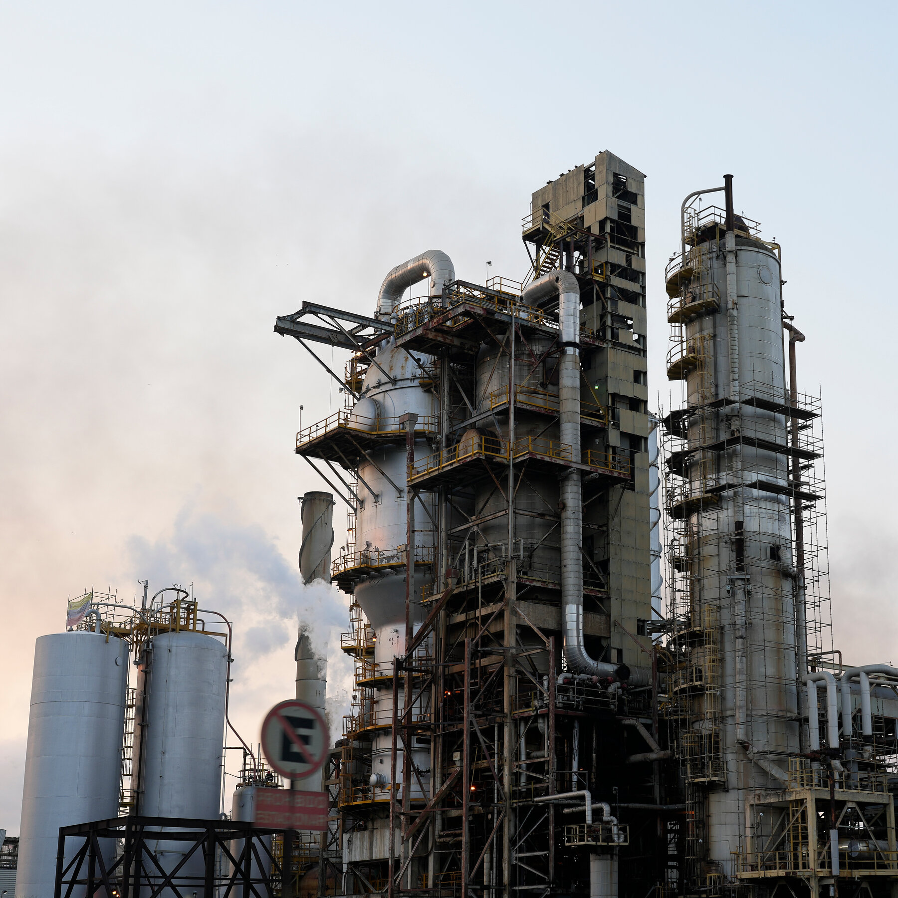 Trump Threatens Tariffs Against Countries That Buy Venezuelan Oil