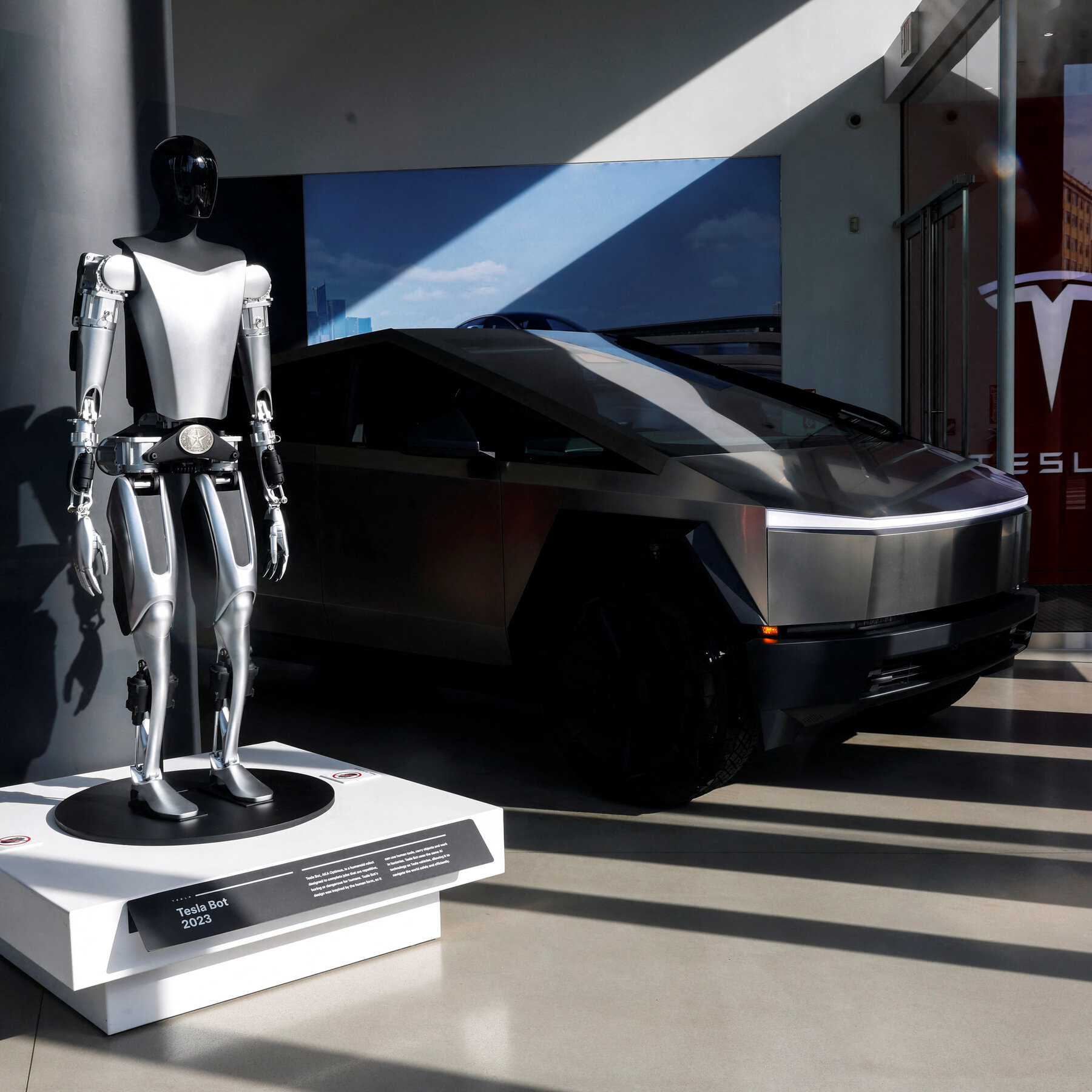 Trump Vows to Buy a Tesla to Support Musk After Shares Plunge
