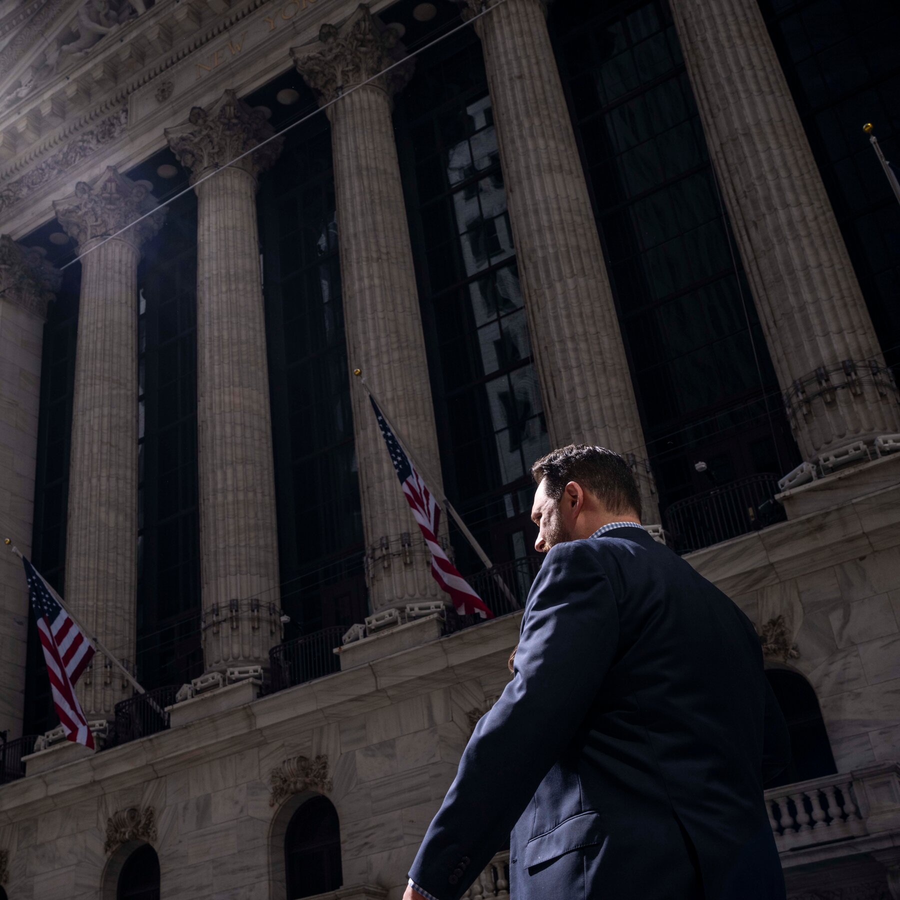 Trump’s Encouragement of Stock Investors Draws Scrutiny