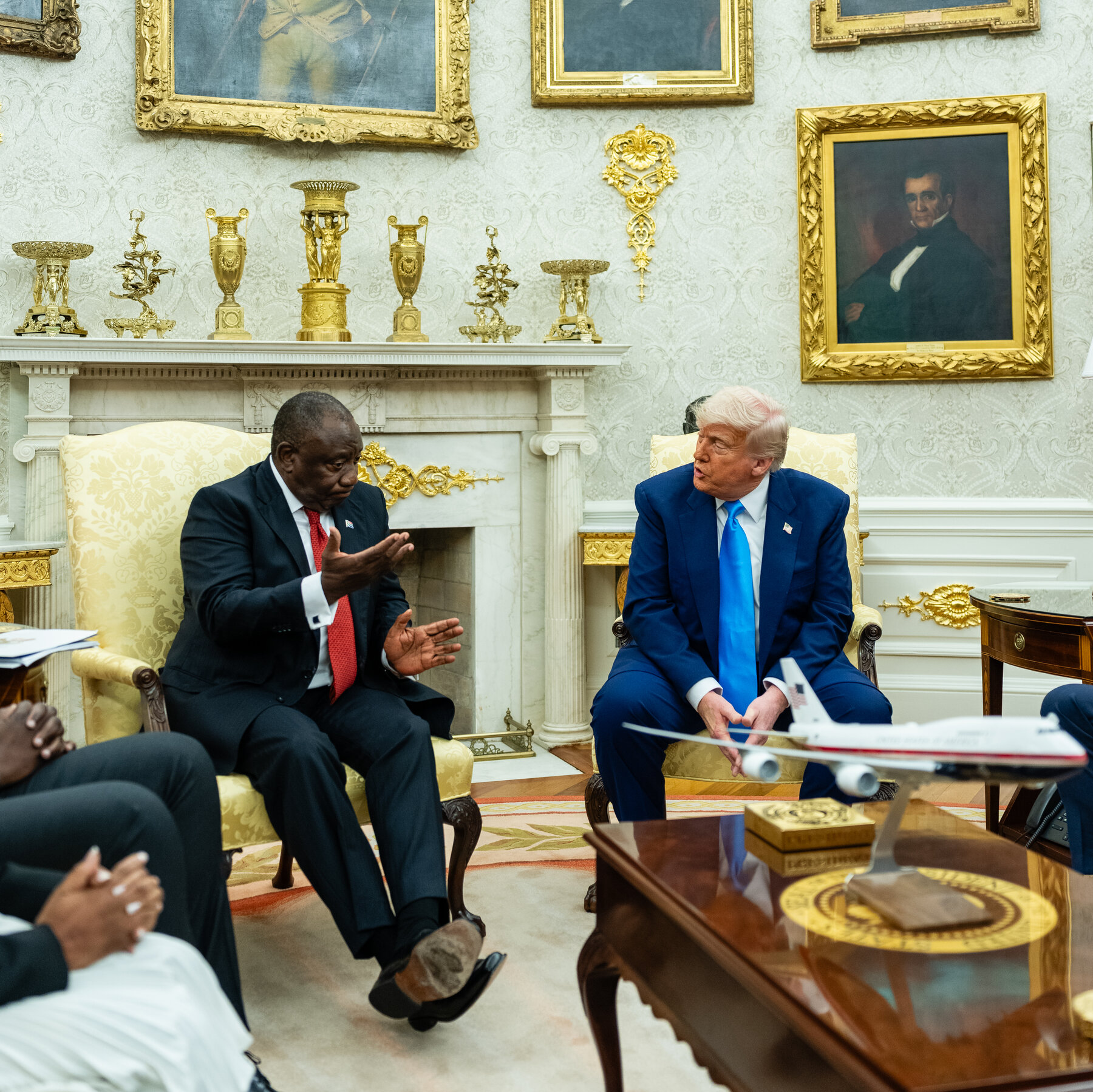 Trump’s New ‘Apprentice’ Boardroom: The Oval Office