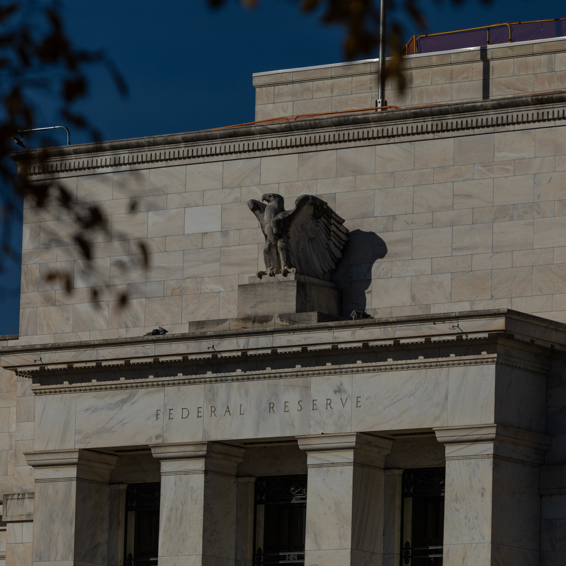Trump’s Trade War Raises Bar for Fed Rate Cuts