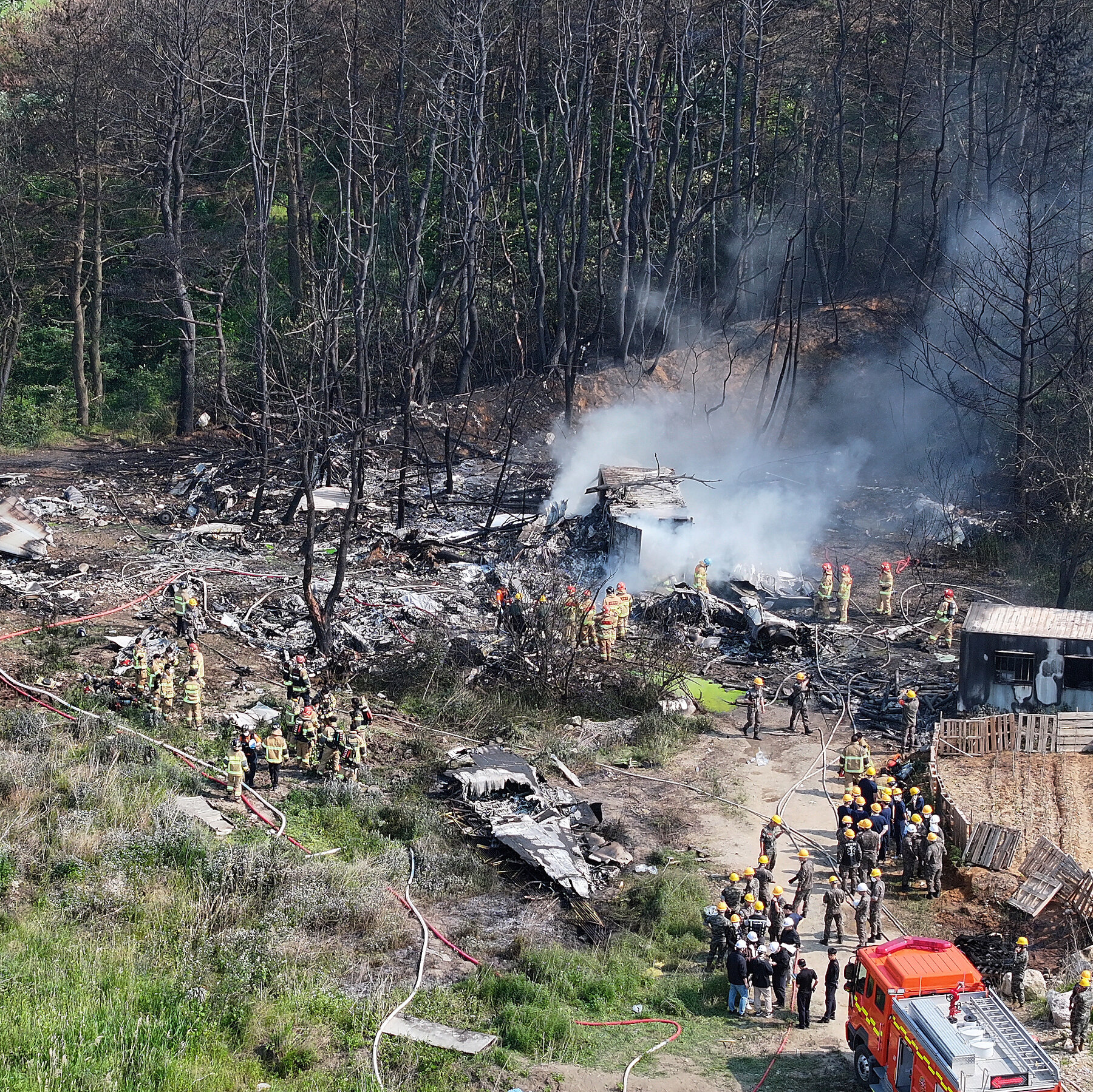 Two Killed as South Korean Navy Airplane Crashes into Hillside