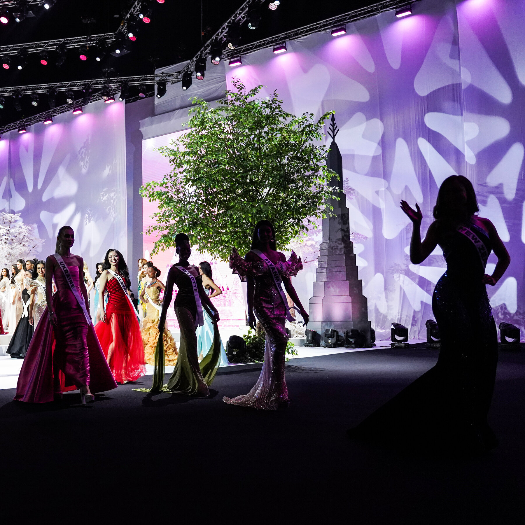 Two Miss Universe Judges Resign Before Finale, Deepening a Crisis