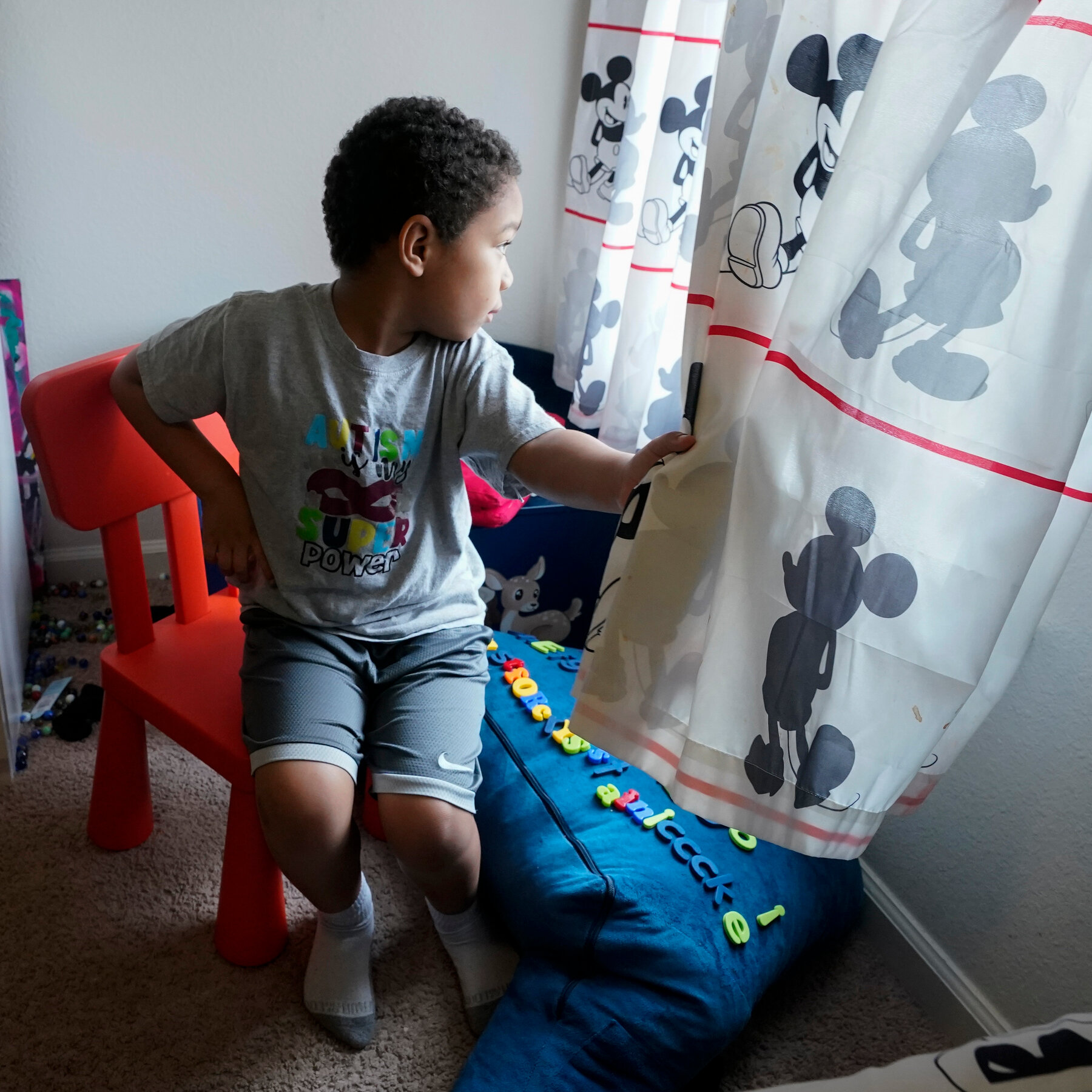 Tylenol, Autism and Vaccines: What to Know Ahead of Trump’s Announcement