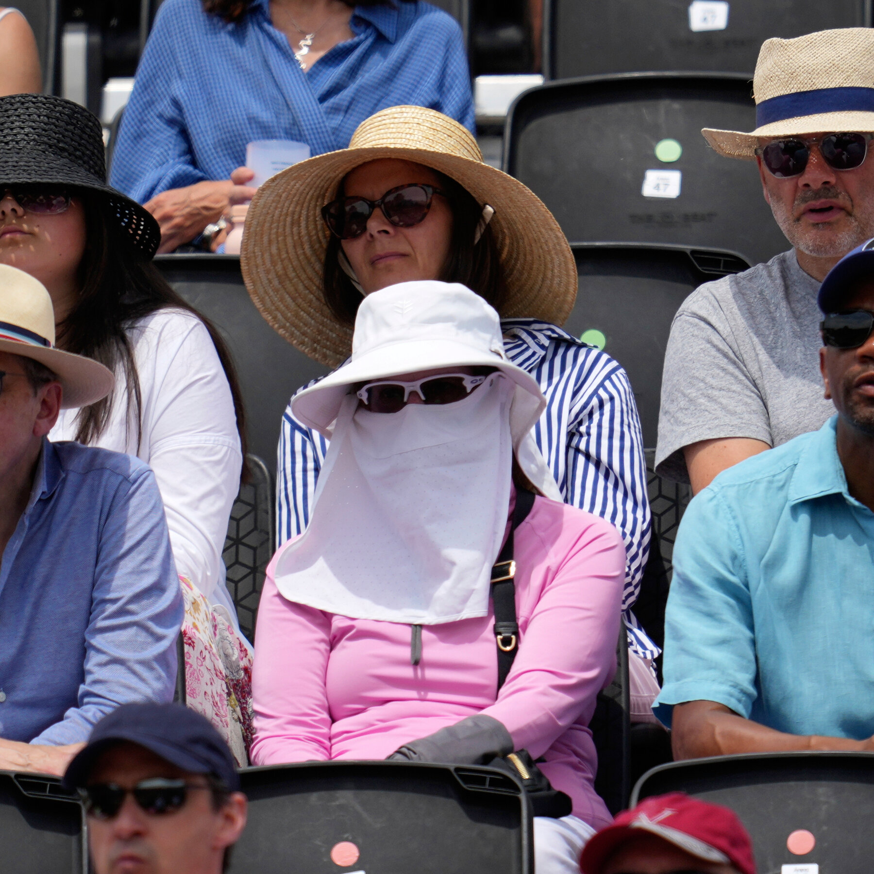 UK Heat Wave Leaves Britons Looking for Ways to Stay Cool
