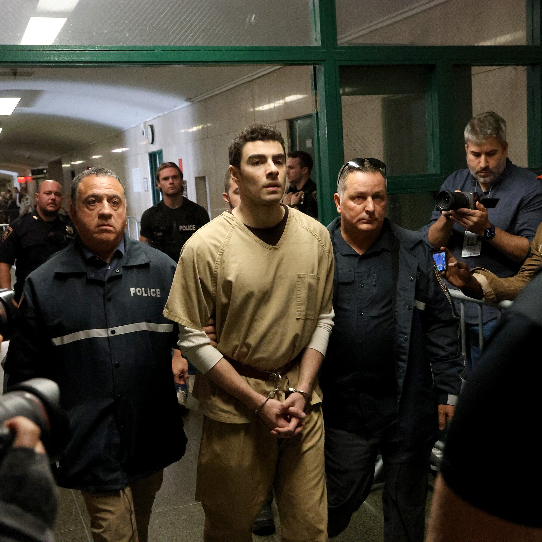 U.S. Defends Decision to Seek Death Penalty for Luigi Mangione