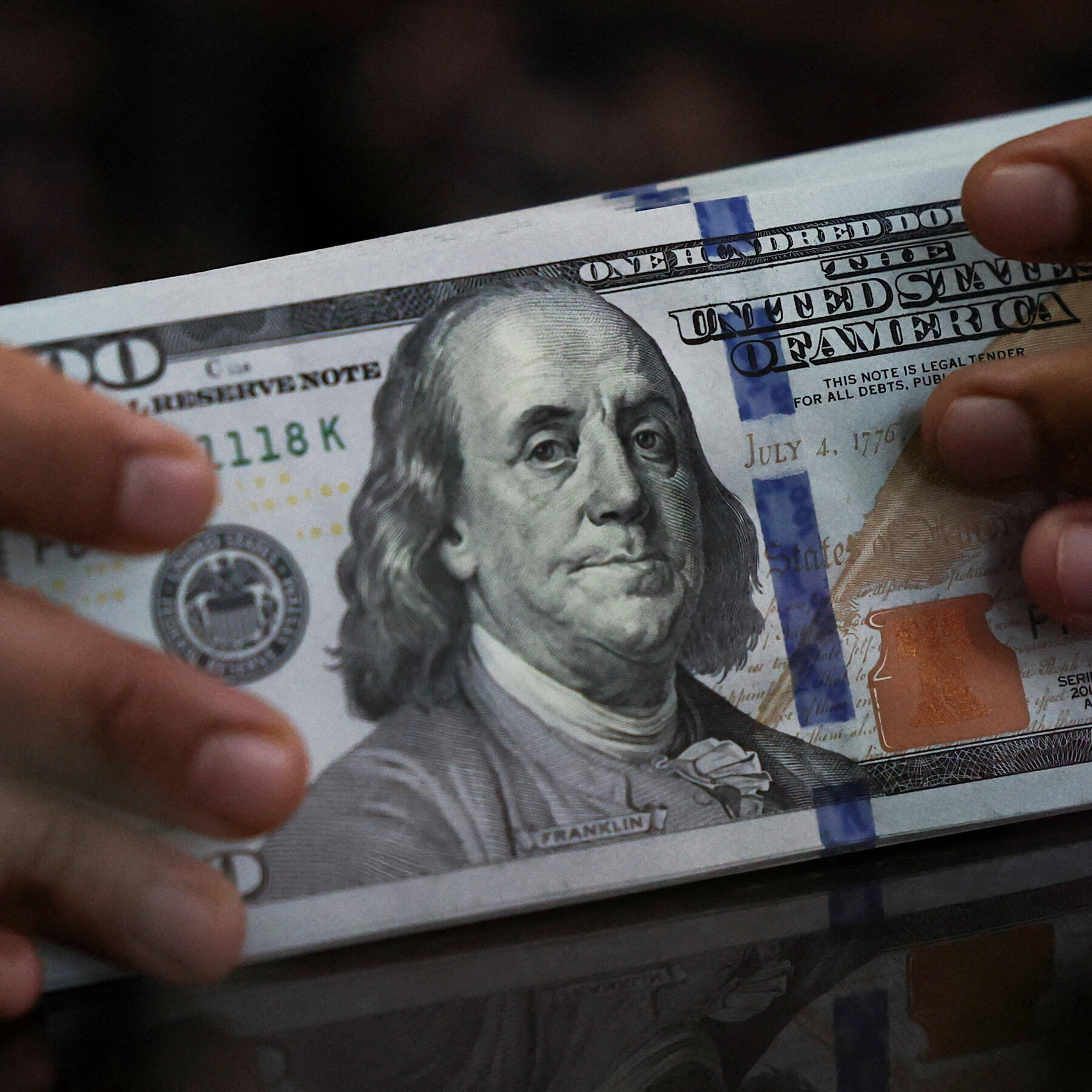 US Dollar Keeps Falling as Trump’s Tariffs Rattle Investors