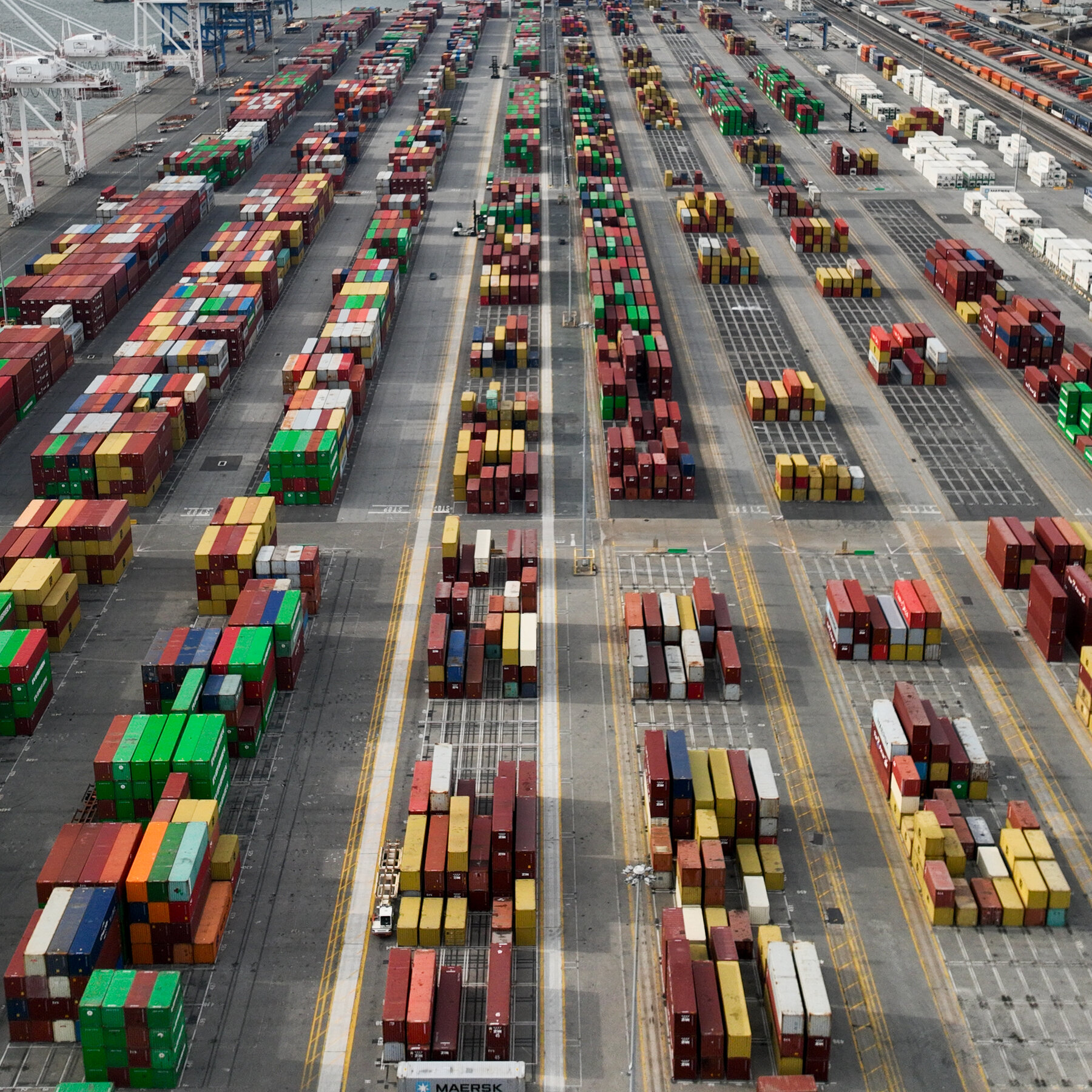 U.S. Economy Shows Signs of Strain From Trump’s Tariffs and Spending Cuts