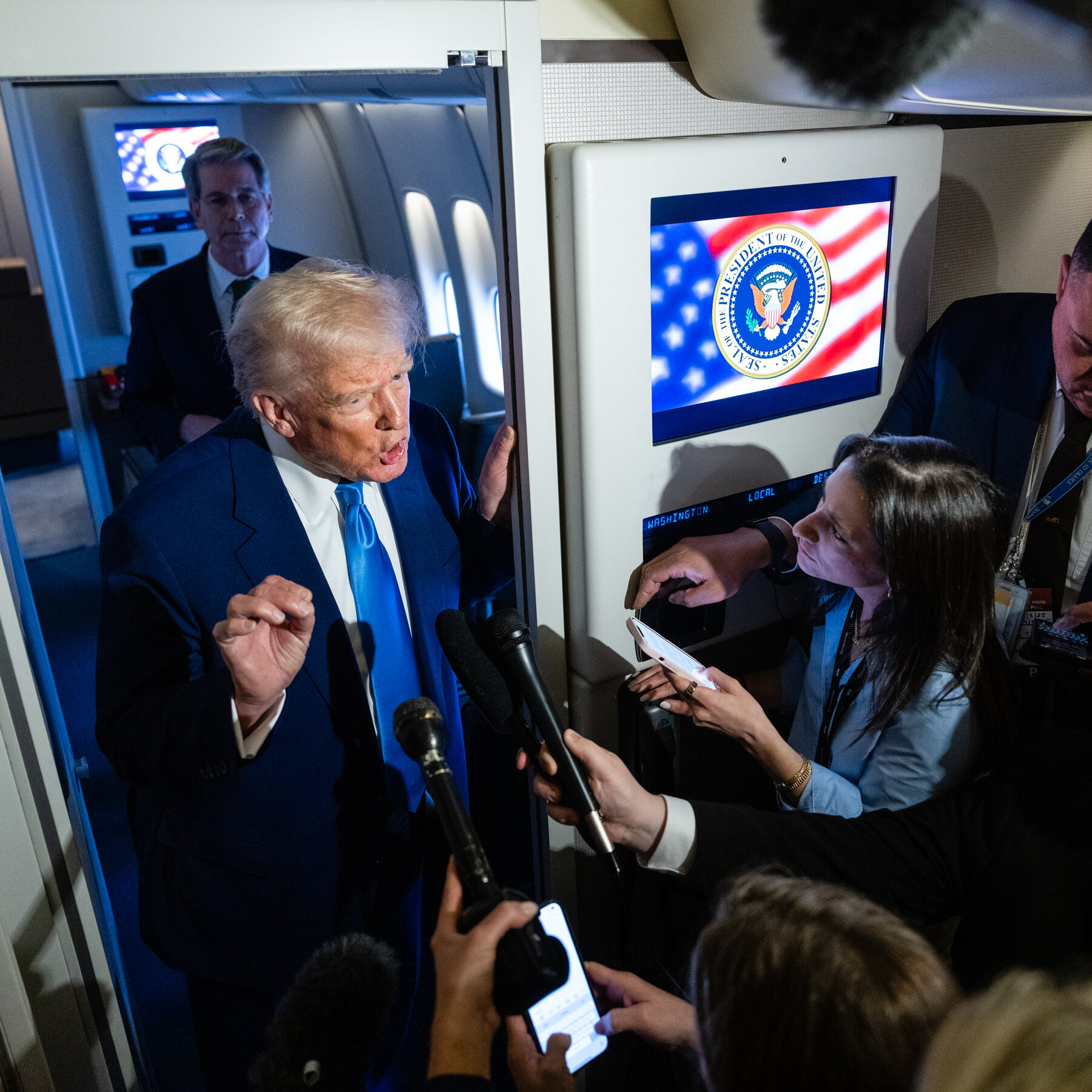 U.S. Markets Swing Wildly as Trump Admin Denies 90-Day Tariff Pause Report