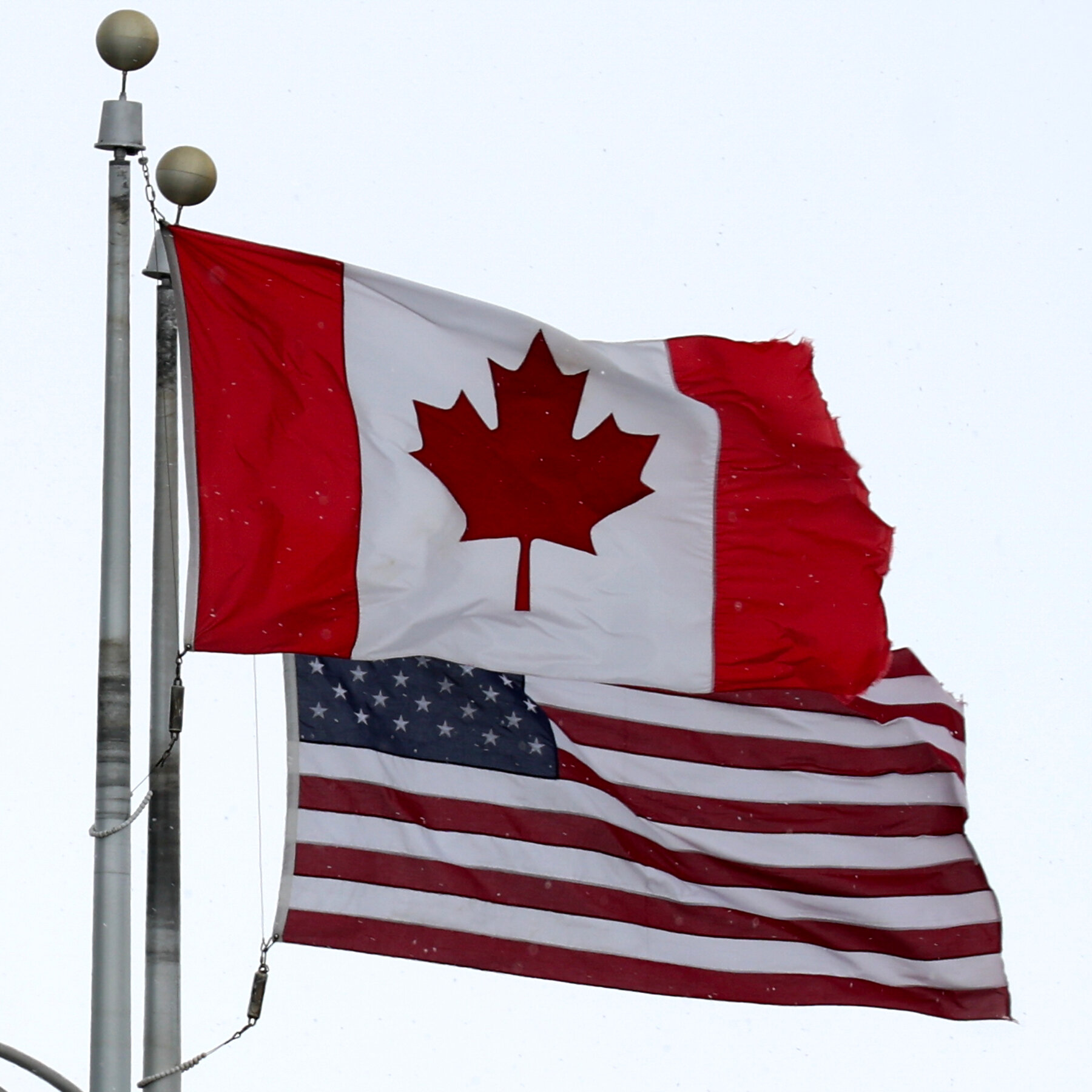 U.S. Said to Tell Canada That It Will Enforce a Visitor Registration Law
