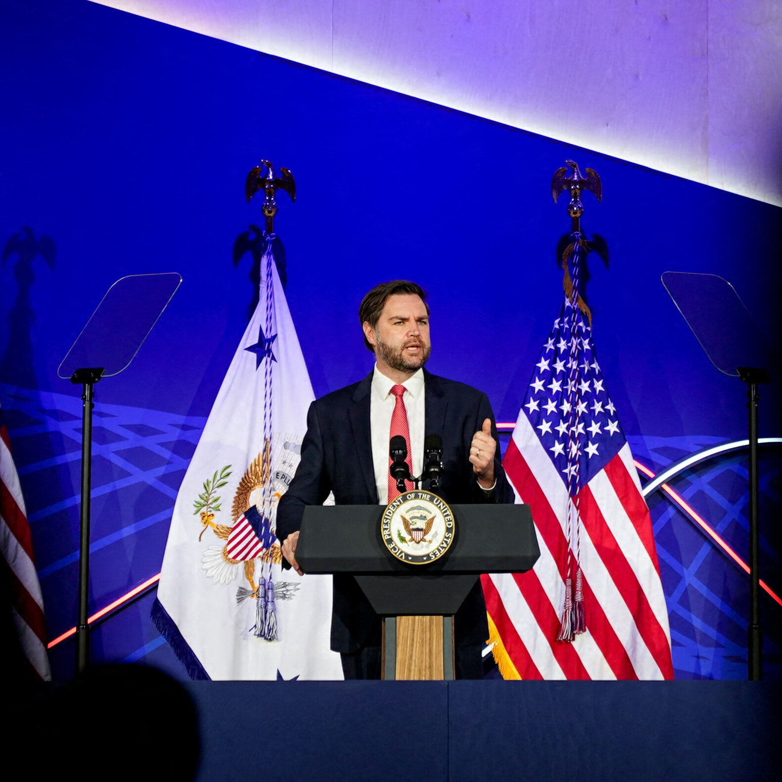 Vance Tries to Bridge a Republican Divide Between Populists and Tech Leaders