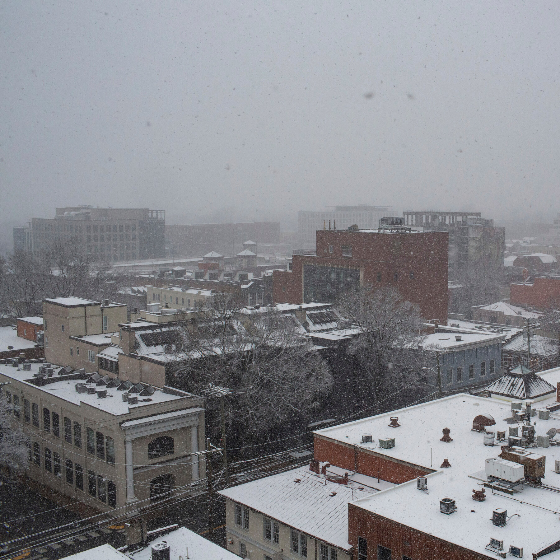 Virginia Snowstorm Leaves 180,000 Without Power and Causes Havoc on Highways