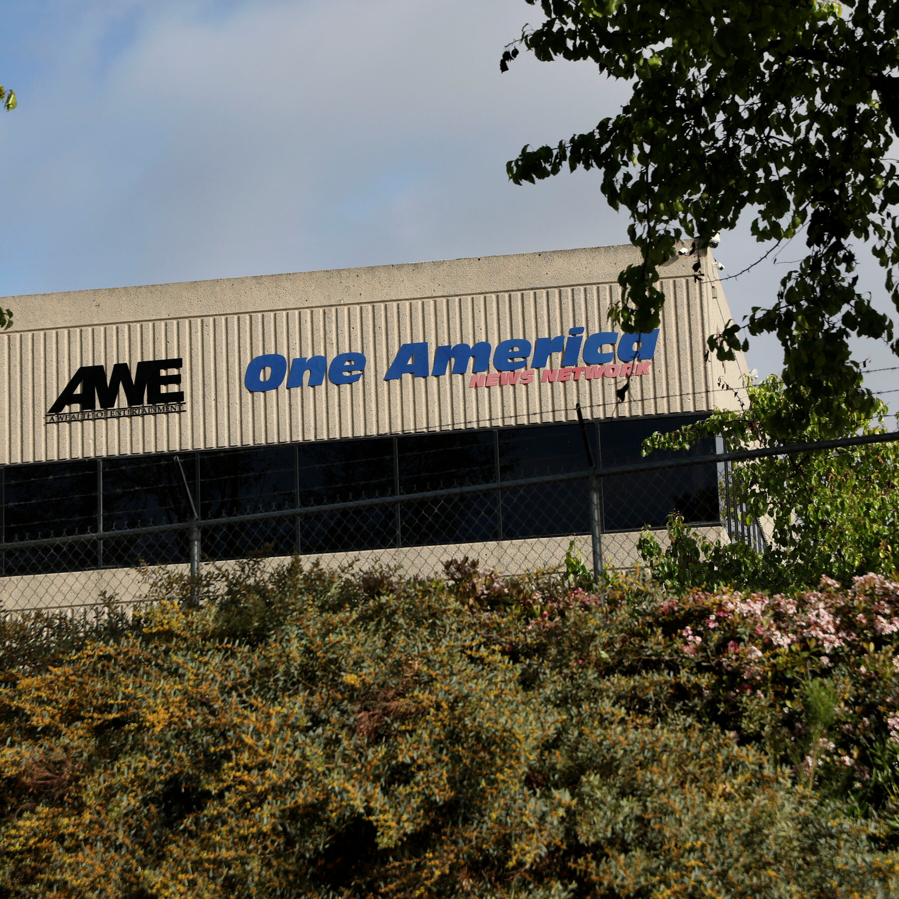 Voice of America to Receive Feeds From Pro-Trump Network, Administration Says