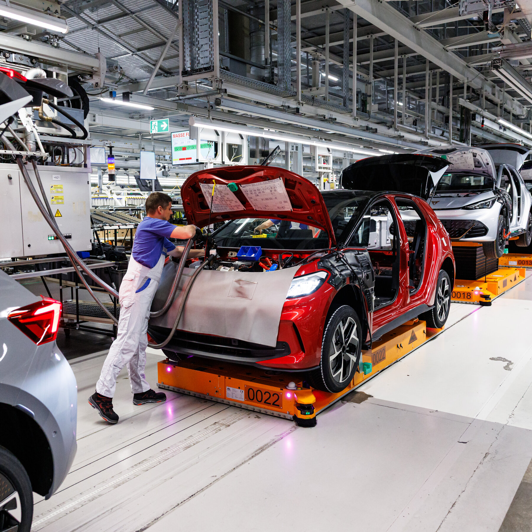 Volkswagen, Hit by Tariffs, Reports $1.5 Billion Loss and Warns of Chip Shortage