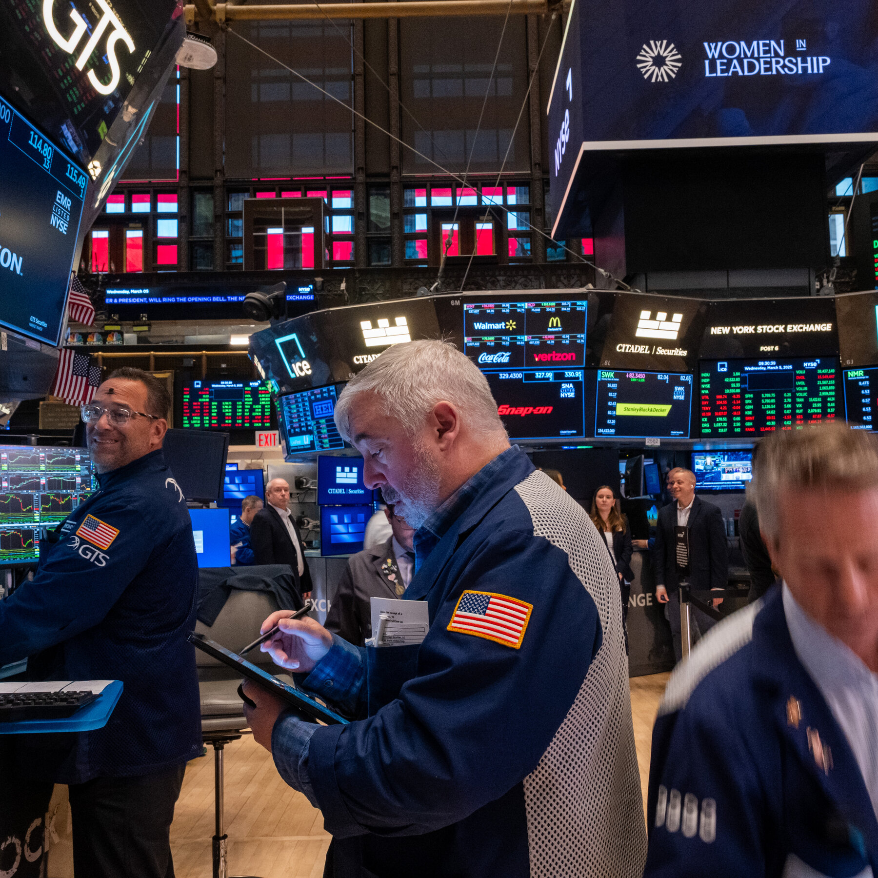 Wall Street’s Slide Resumes as Tariff Anxiety Persists for Investors