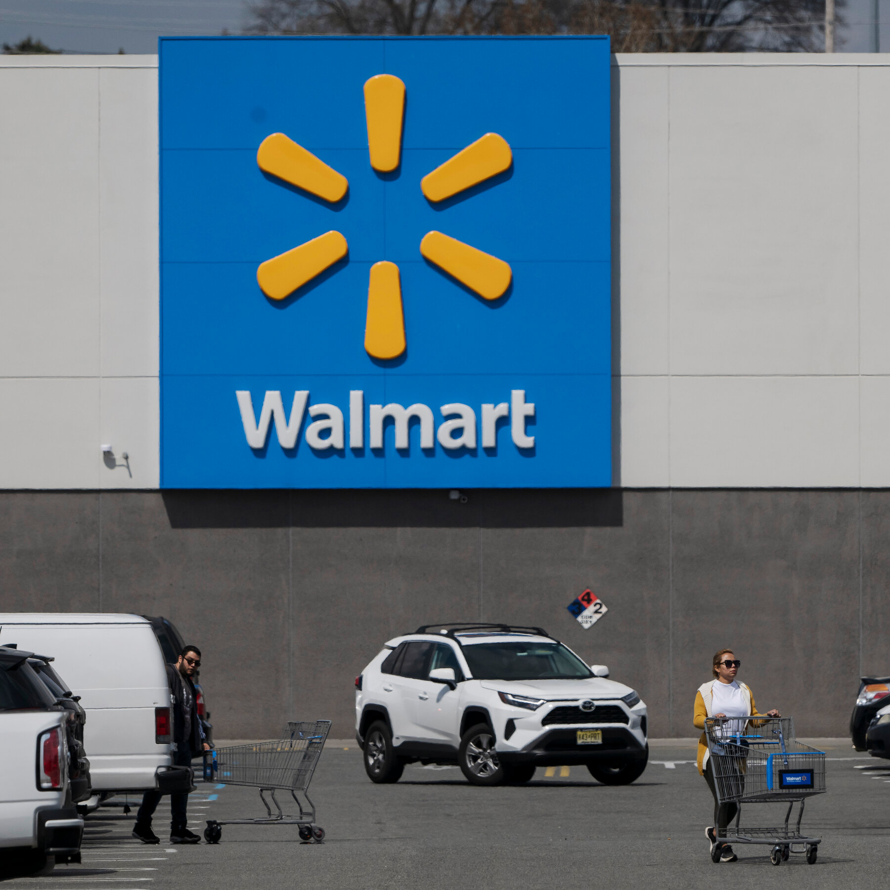 Walmart Sees Sales ‘Momentum’ Despite Tariffs