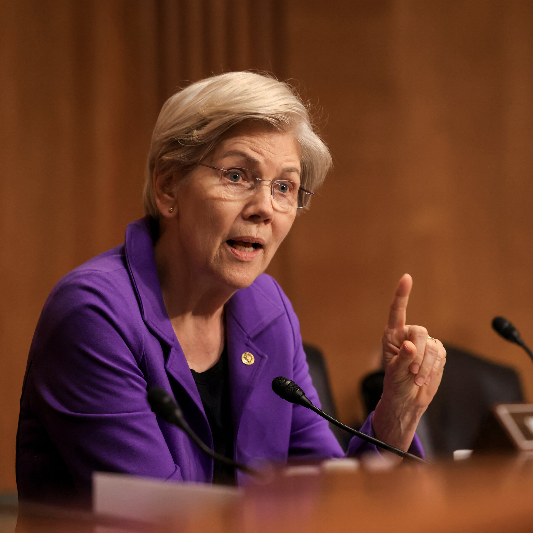 Warren Urges S.E.C. to Investigate Trading Around Trump’s Tariff Pause