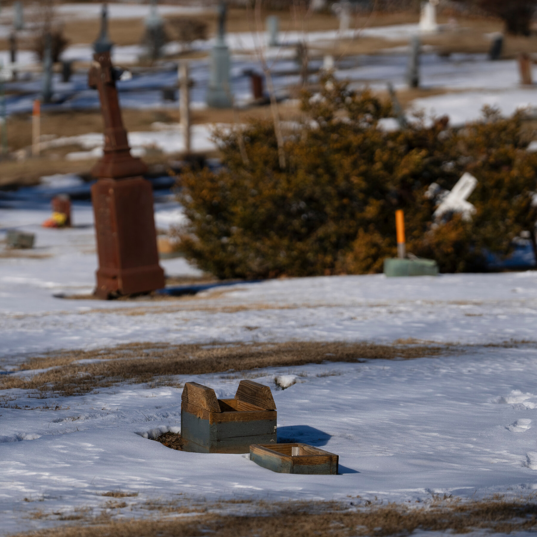 When Grave Markers Are Stolen, He Speaks for the Dead