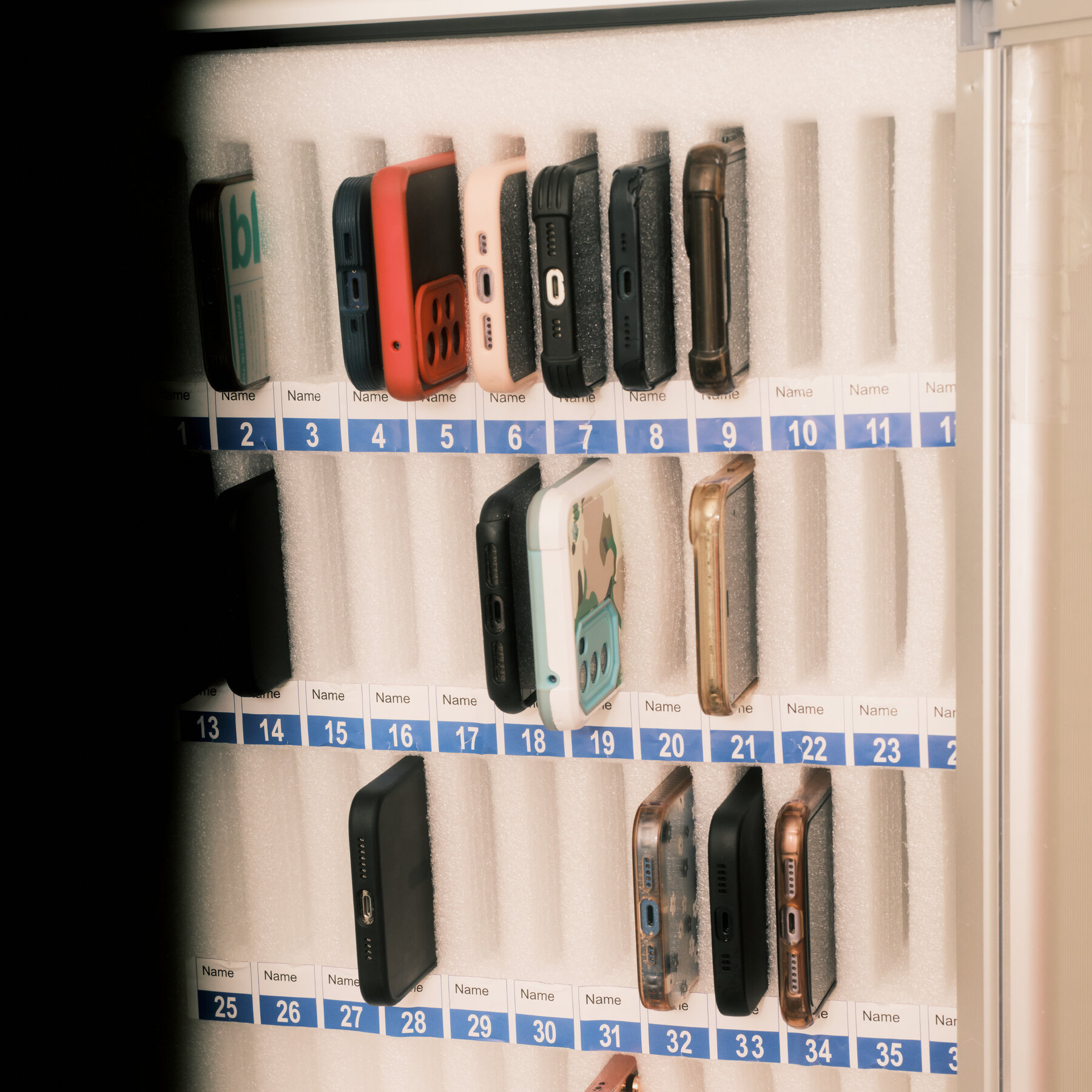 Who’s Against Banning Cellphones in Schools?