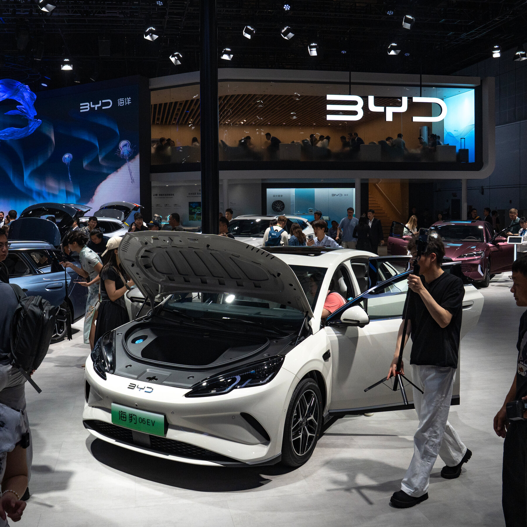 Why Can’t the U.S. Build 5-Minute E.V. Chargers?