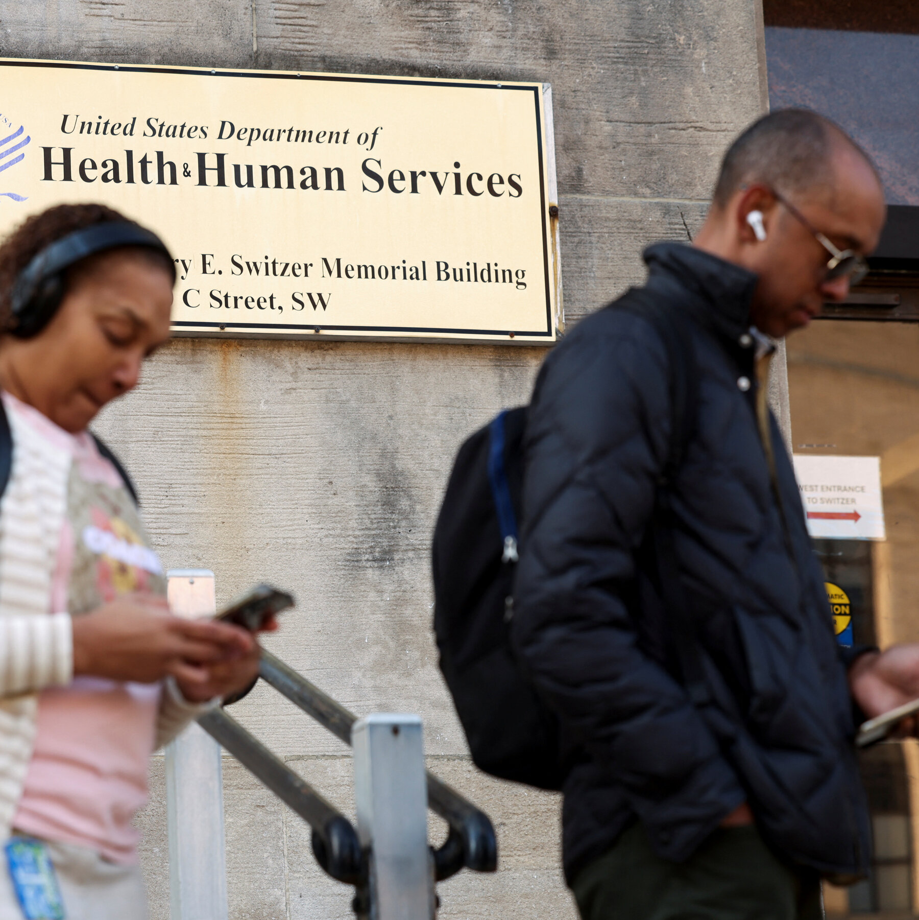 With Painful Layoffs Ahead, Agencies Push Incentives to Quit