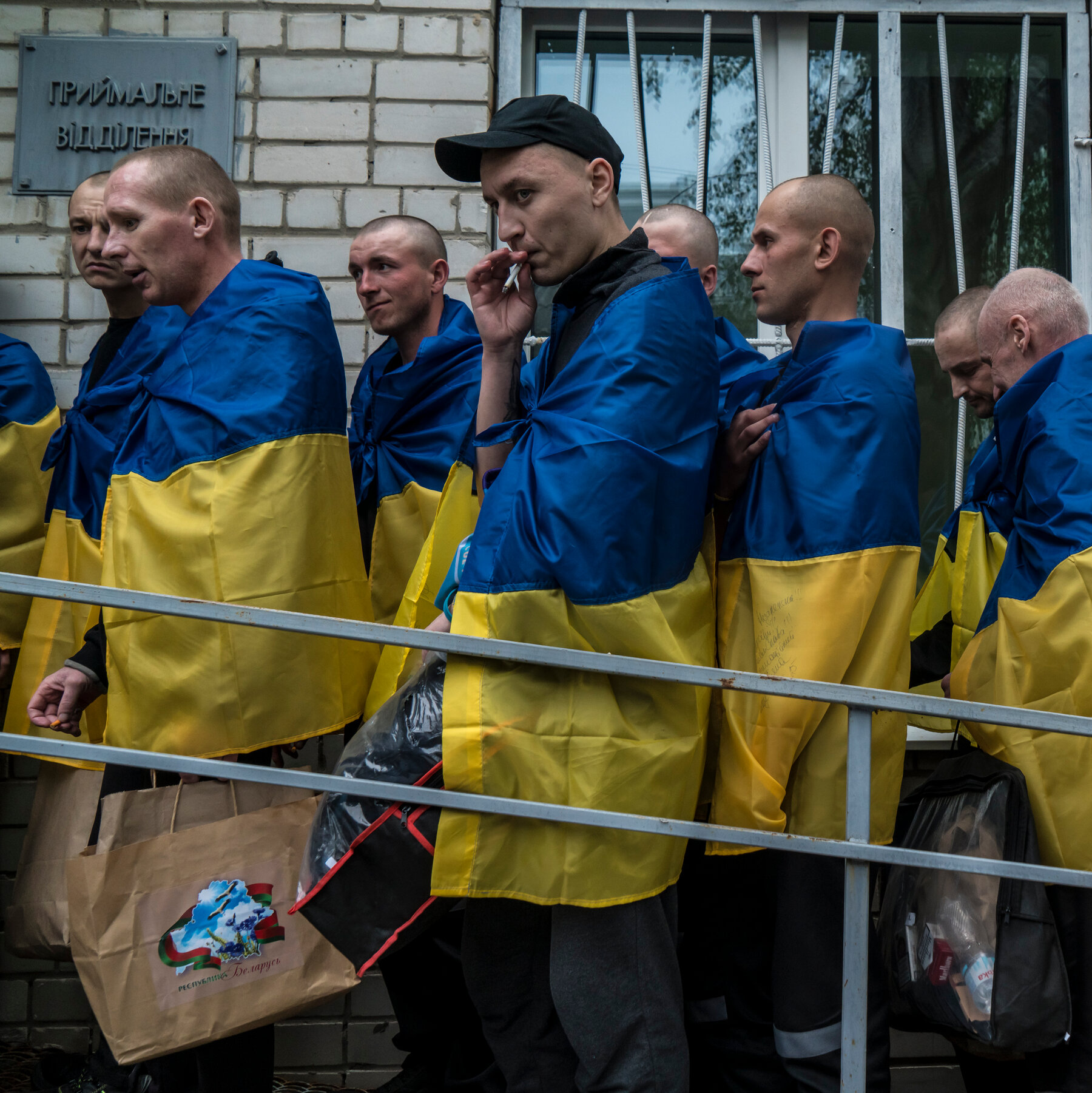 With Tears of Joy and Anxiety, Families in Ukraine Wait for P.O.W.s to Come Home, at Last