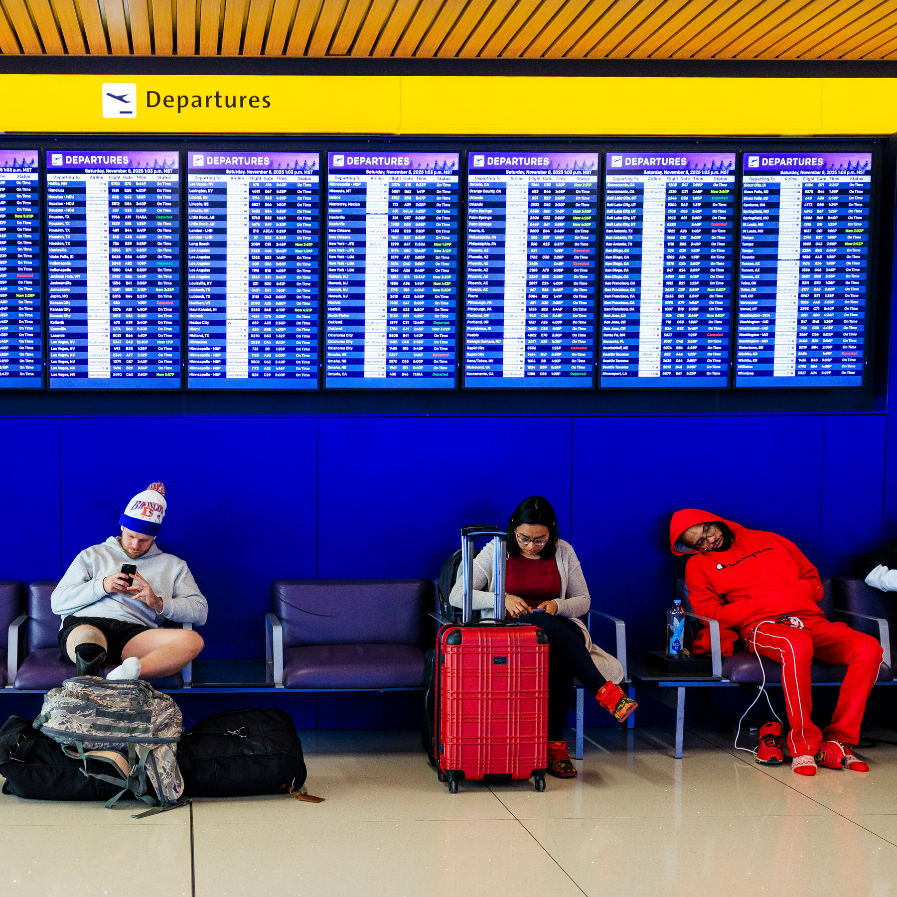 Worries Increase on Second Day of Flight Cancellations